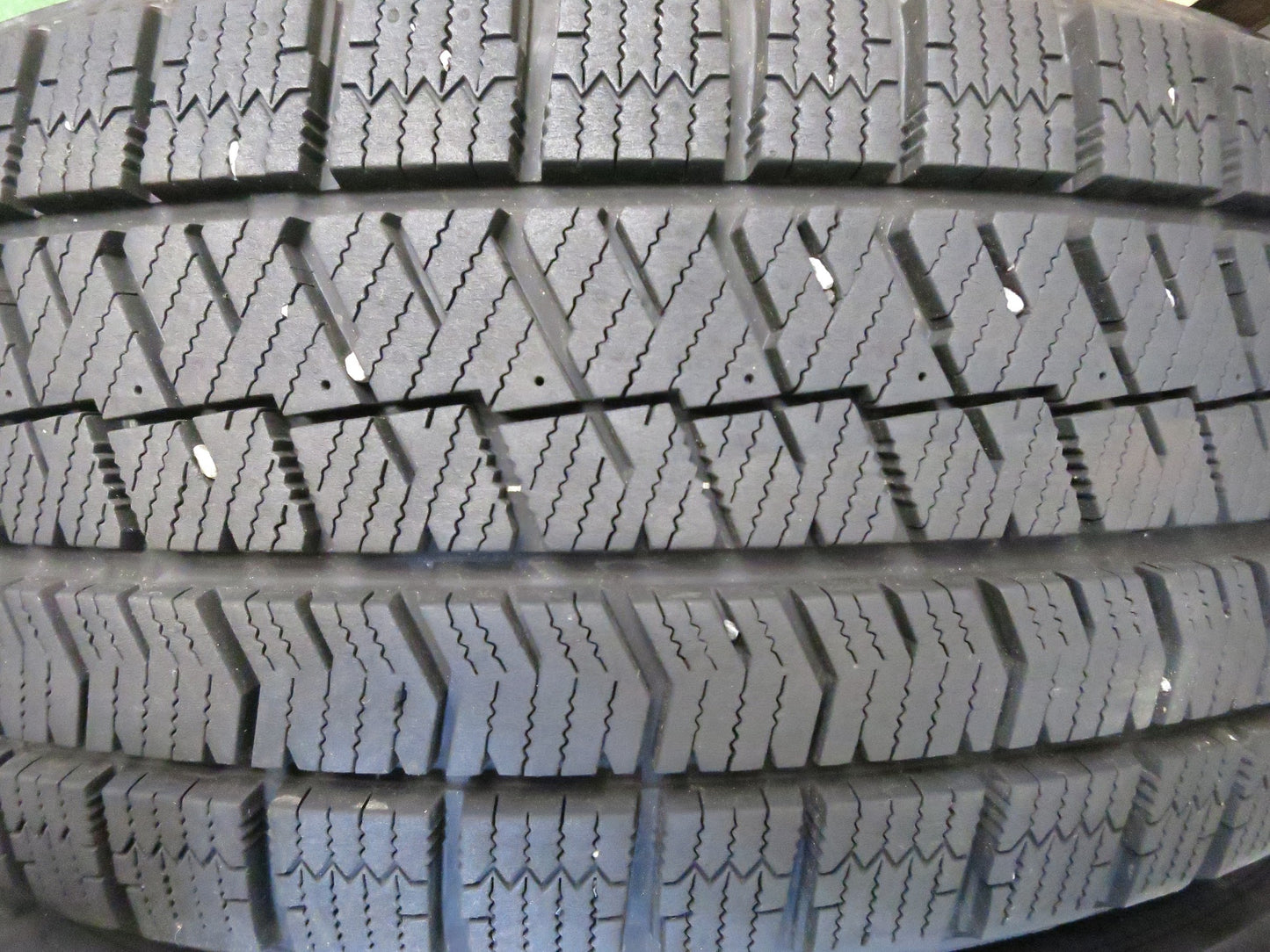 [送料無料]バリ溝！19年！キレイ！9.5分★スタッドレス 205/60R16 ブリヂストン ブリザック VRX2 BALMINUM バルミナ 16インチ PCD114.3/5H★3020806Hス