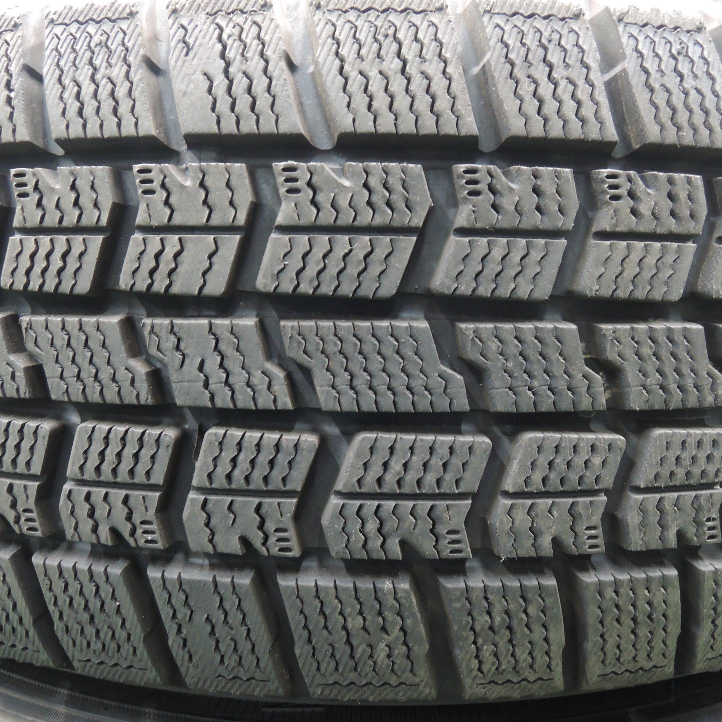 *送料無料*バリ溝！20年！キレイ！9.5分★スタッドレス 195/50R16 グッドイヤー アイスナビ7 VELVA SPORTZ ヴェルヴァ 16インチ PCD114.3/5H★3120210HAス