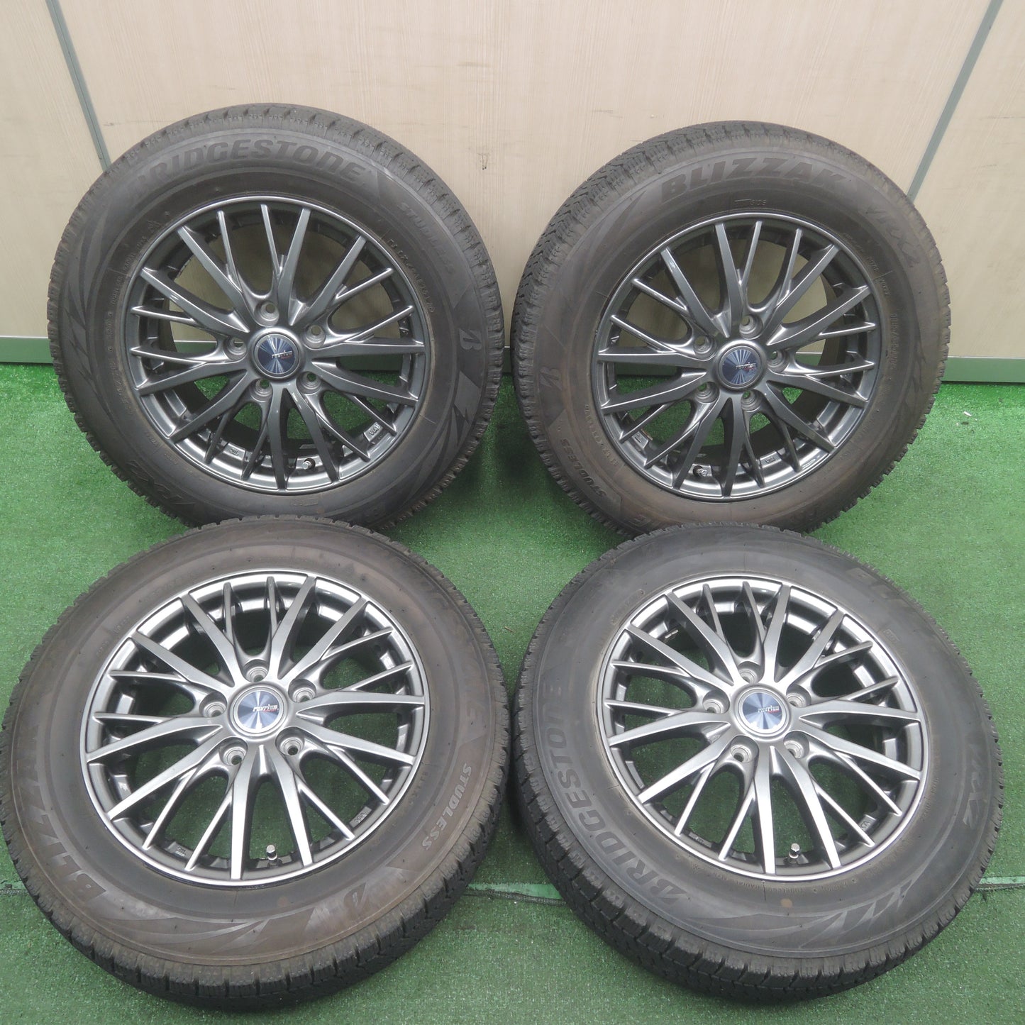 *送料無料*バリ溝！キレイ！8.5分★スタッドレス 185/65R15 ブリヂストン ブリザック VRX2 ravrion RM01 ラブリオン 15インチ PCD114.3/5H★3111302SYス