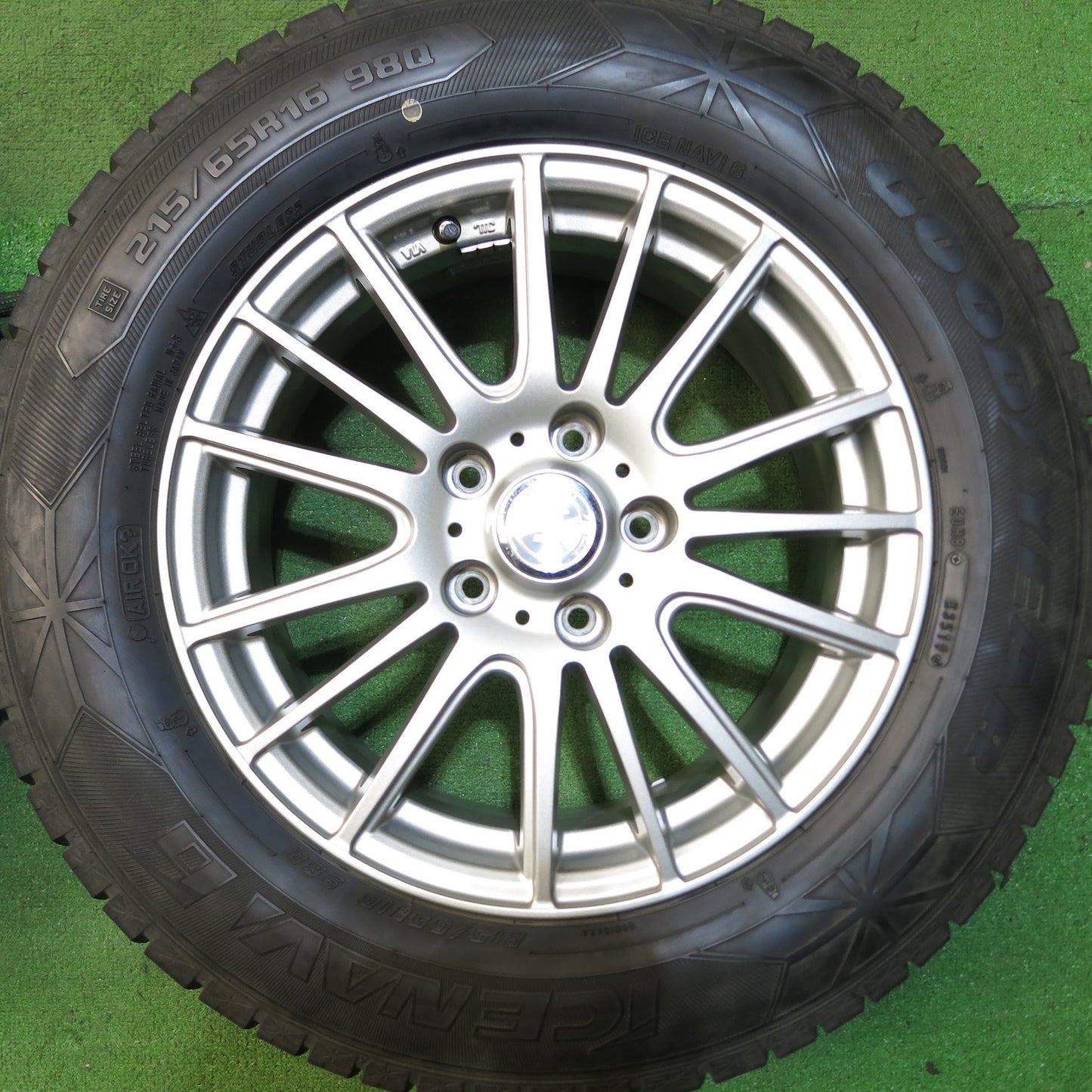 [送料無料]バリ溝！19年！キレイ！9分★スタッドレス 215/65R16 グッドイヤー アイスナビ6 ravrion selzer ラブリオン 16インチ PCD114.3/5H★3042807Hス