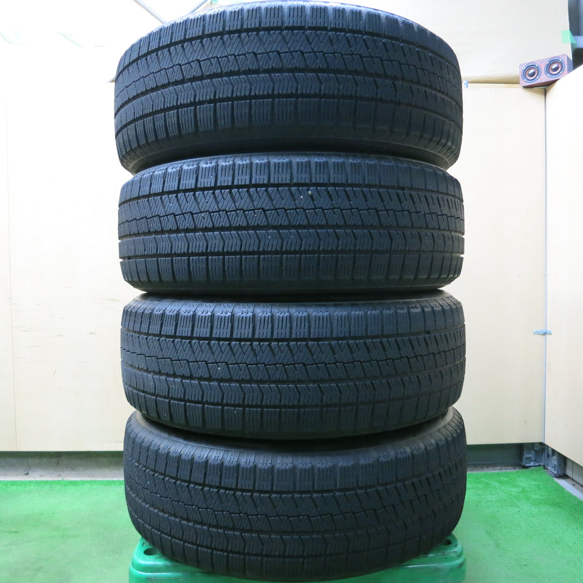 *送料無料*バリ溝！キレイ！8.5分★スタッドレス 215/60R17 ブリヂストン ブリザック VRX2 EuroSpeed MANARAY SPORT マナレイ 17インチ PCD114.3/5H★3100506イス