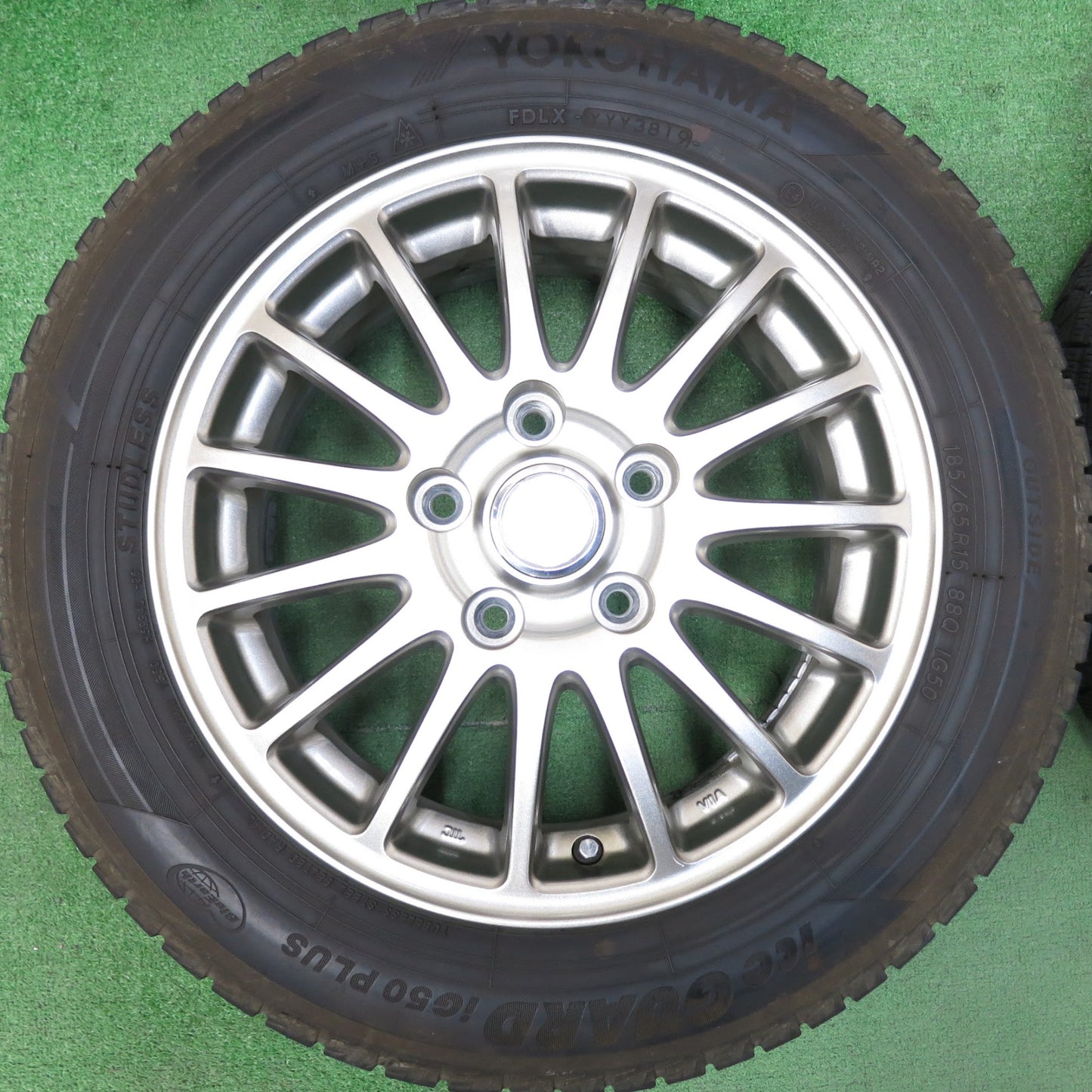 [送料無料]バリ溝！19年！9分★スタッドレス 185/65R15 ヨコハマ アイスガード iG50 プラス ECO FORME エコフォルム 15インチ PCD114.3/5H★3032907ヒス