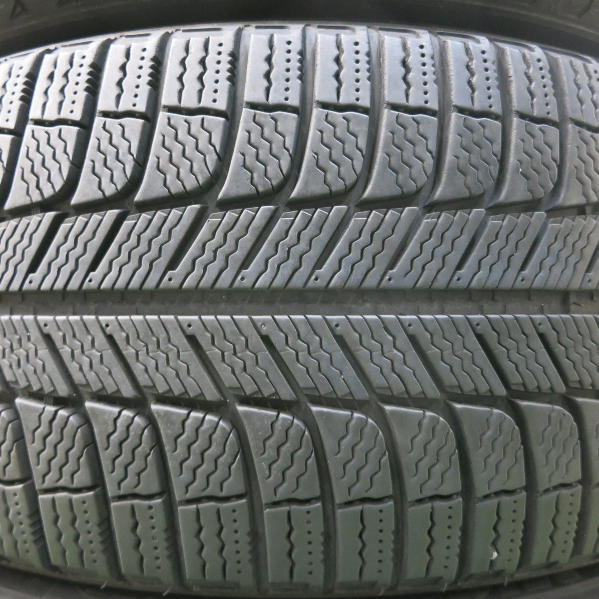 *送料無料* バリ溝！キレイ！8.5分★トヨタ 30系 アルファード 純正 235/50R18 スタッドレス ミシュラン X-ICE XI3 18インチ PCD114.3/5H★4030804イス