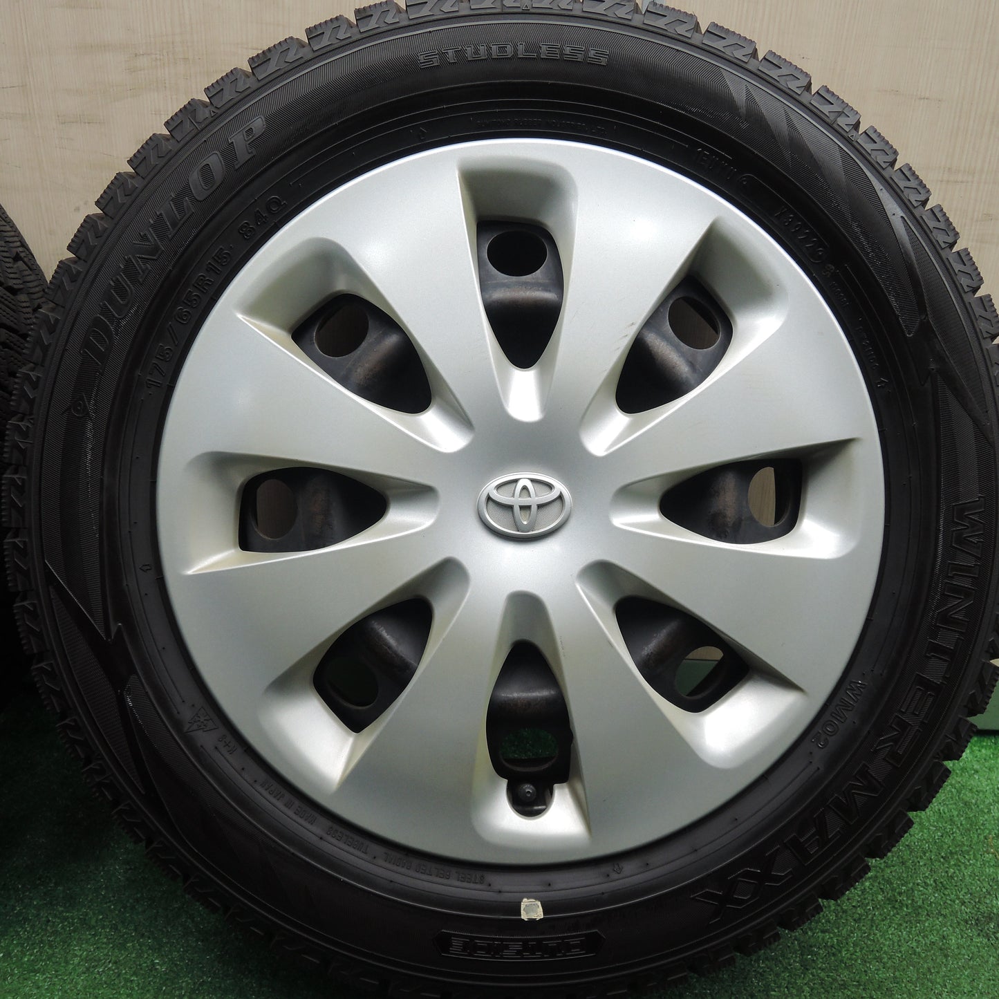 *送料無料*バリ溝！22年！ほぼ10分★トヨタ アクア 純正 スチール 175/65R15 スタッドレス ダンロップ ウインターマックス WM02 PCD100/4H★3111701HAス