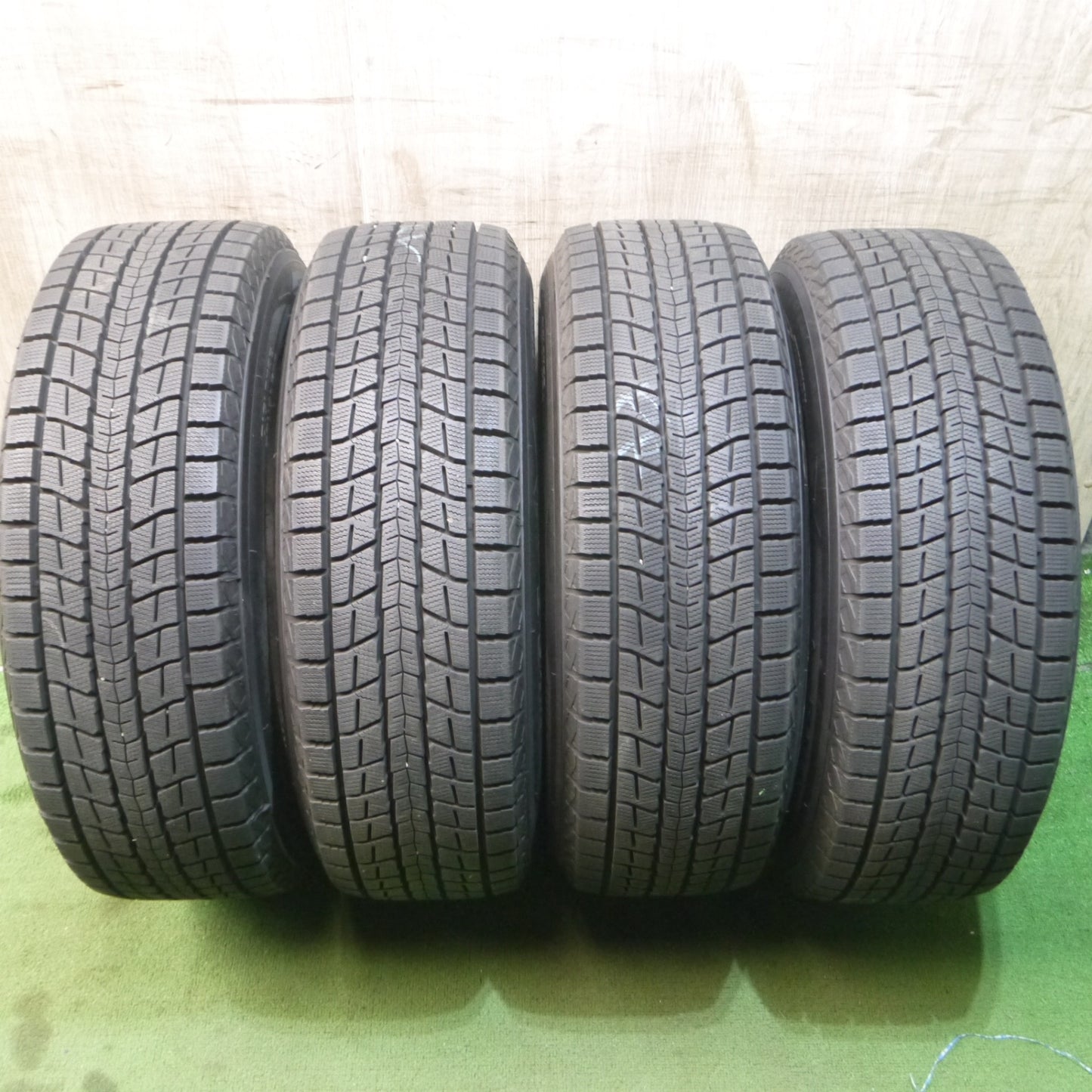 *送料無料* バリ溝！キレイ！ほぼ10分★スタッドレス 225/65R17 ダンロップ ウインターマックス SJ8 SG-E 17インチ PCD114.3/5H★4022801KKス