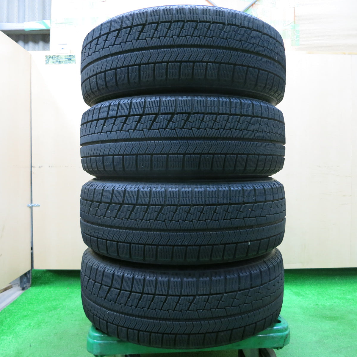 *送料無料*バリ溝！9分★スタッドレス 205/60R16 ブリヂストン ブリザック VRX Stranger ストレンジャー 16インチ PCD114.3/5H★3112906イス