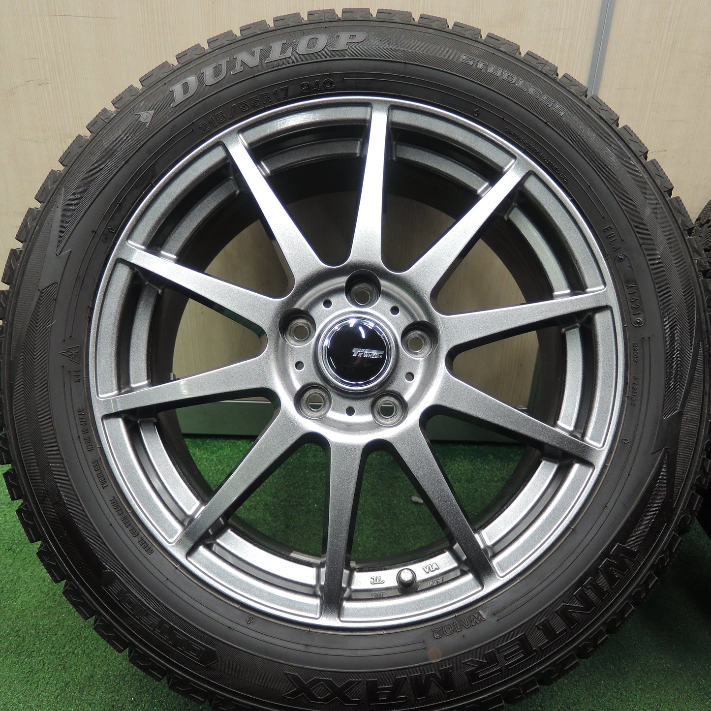 *送料無料*バリ溝！21年！キレイ！9分★スタッドレス 215/55R17 ダンロップ ウインターマックス WM02 Ti WHEELS 17インチ PCD114.3/5H★3120106TNス