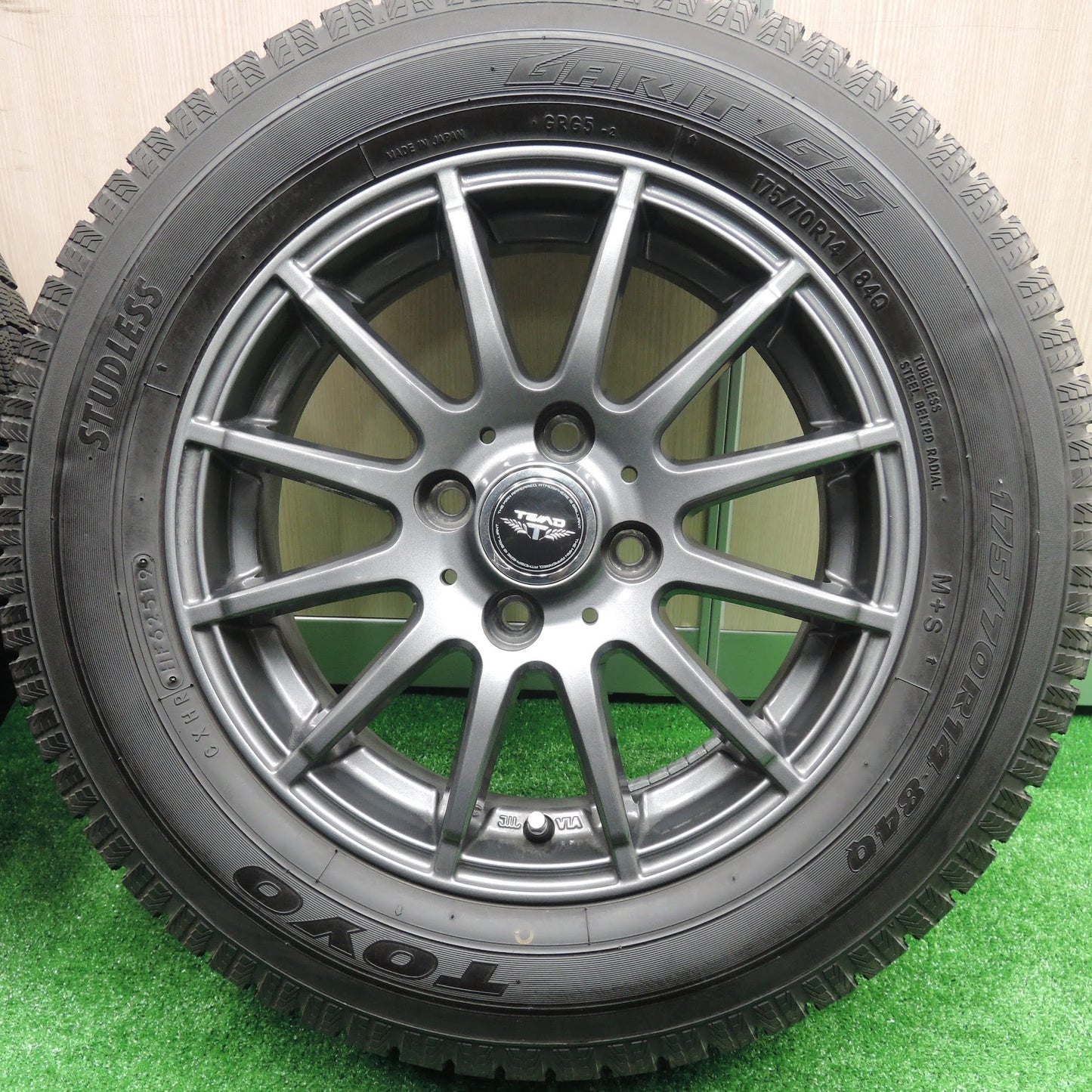 [送料無料]超バリ溝！19年！キレイ！9.5分以上★スタッドレス 175/70R14 トーヨー ガリット G5 TEAD テッド 14インチ PCD100/4H★3072403IHス