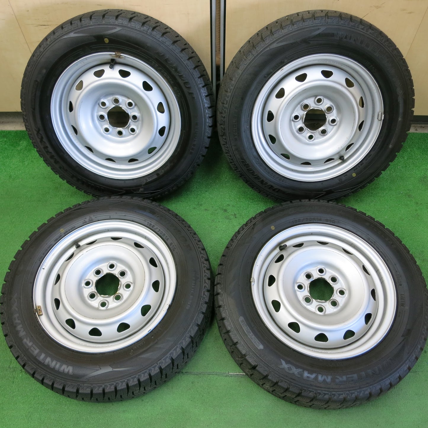 [送料無料]バリ溝！19年！ほぼ10分★スタッドレス 165/70R14 ダンロップ ウインターマックス WM02 スチール 14インチ PCD100 114.3/4H マルチ★3082605ヒス