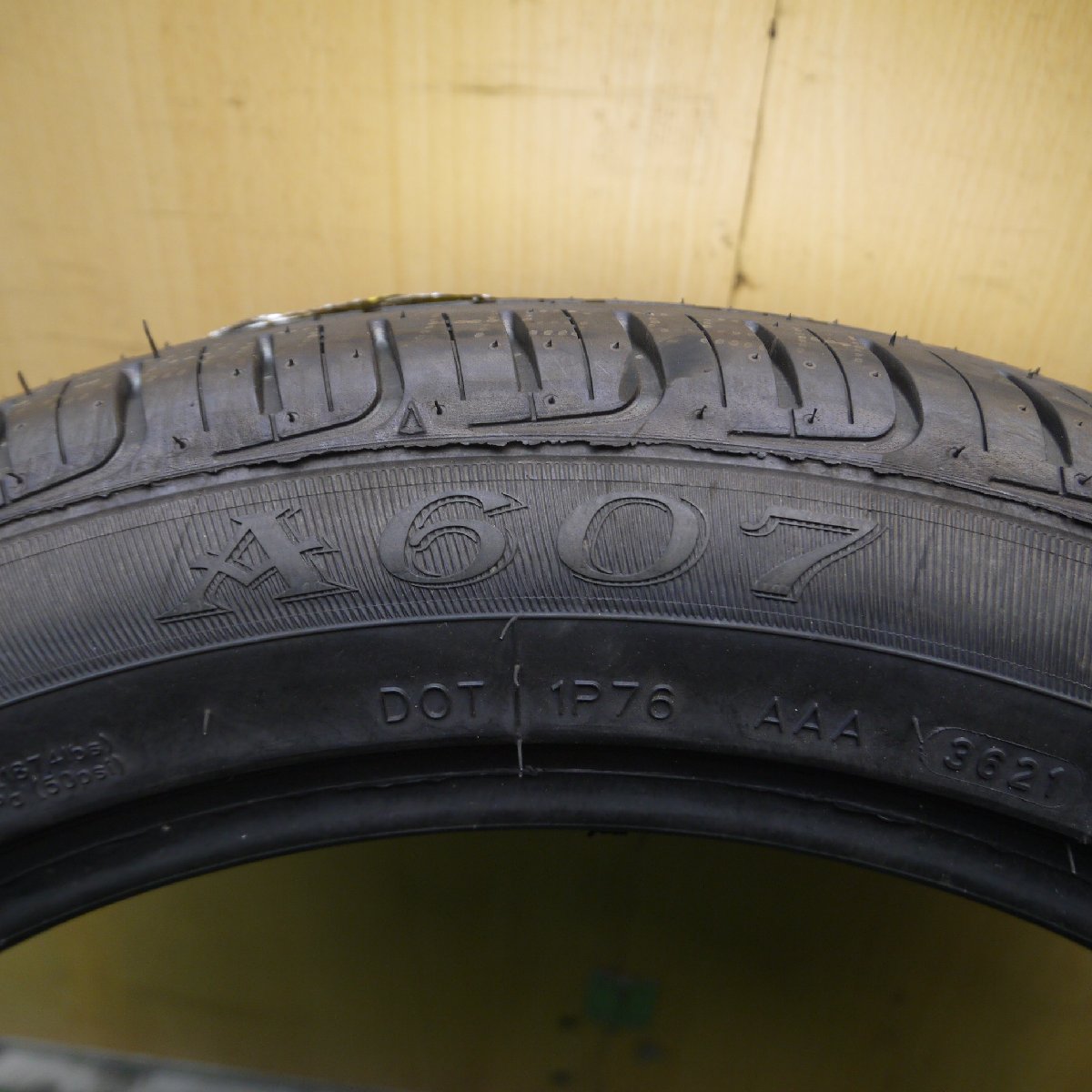 [送料無料]未使用！21年★245/45R19 エイプラス A607 APLUS タイヤ 19インチ アルファード エルグランド フーガ 等★3110602Hノタ