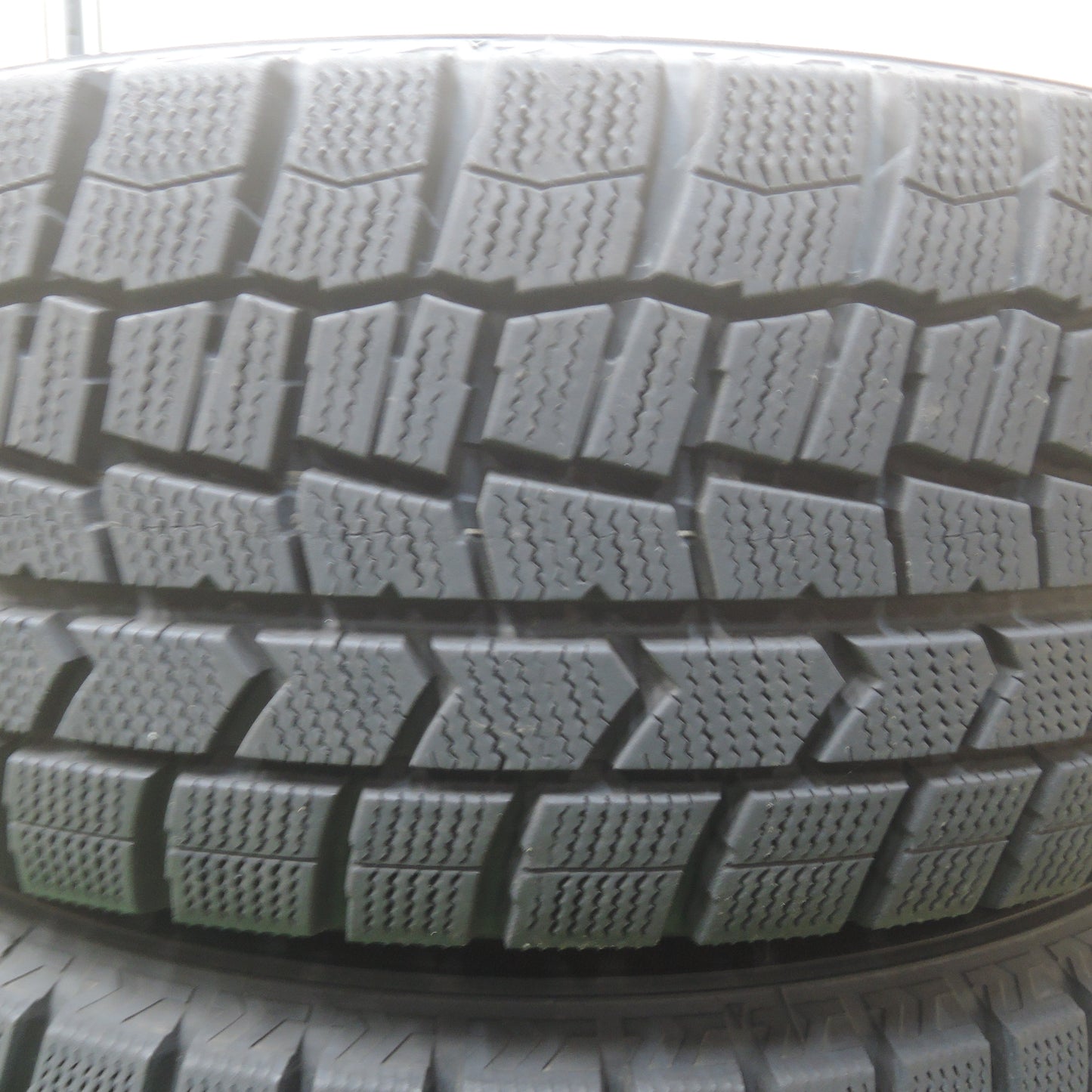 *送料無料*バリ溝！9.5分★スタッドレス 205/60R16 ダンロップ ウインターマックス WM02 WINNING STREET 16インチ PCD114.3/5H★3112802SYス