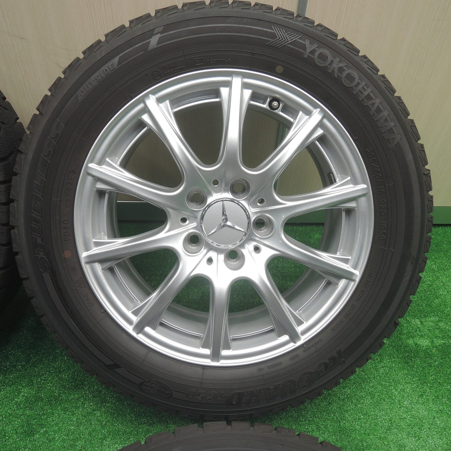 [送料無料]バリ溝！綺麗！9.5分★ベンツ Cクラス W205 純正 205/60R16 スタッドレス ヨコハマ アイスガード iG50 プラス 16インチ PCD112/5H★3070703SYス