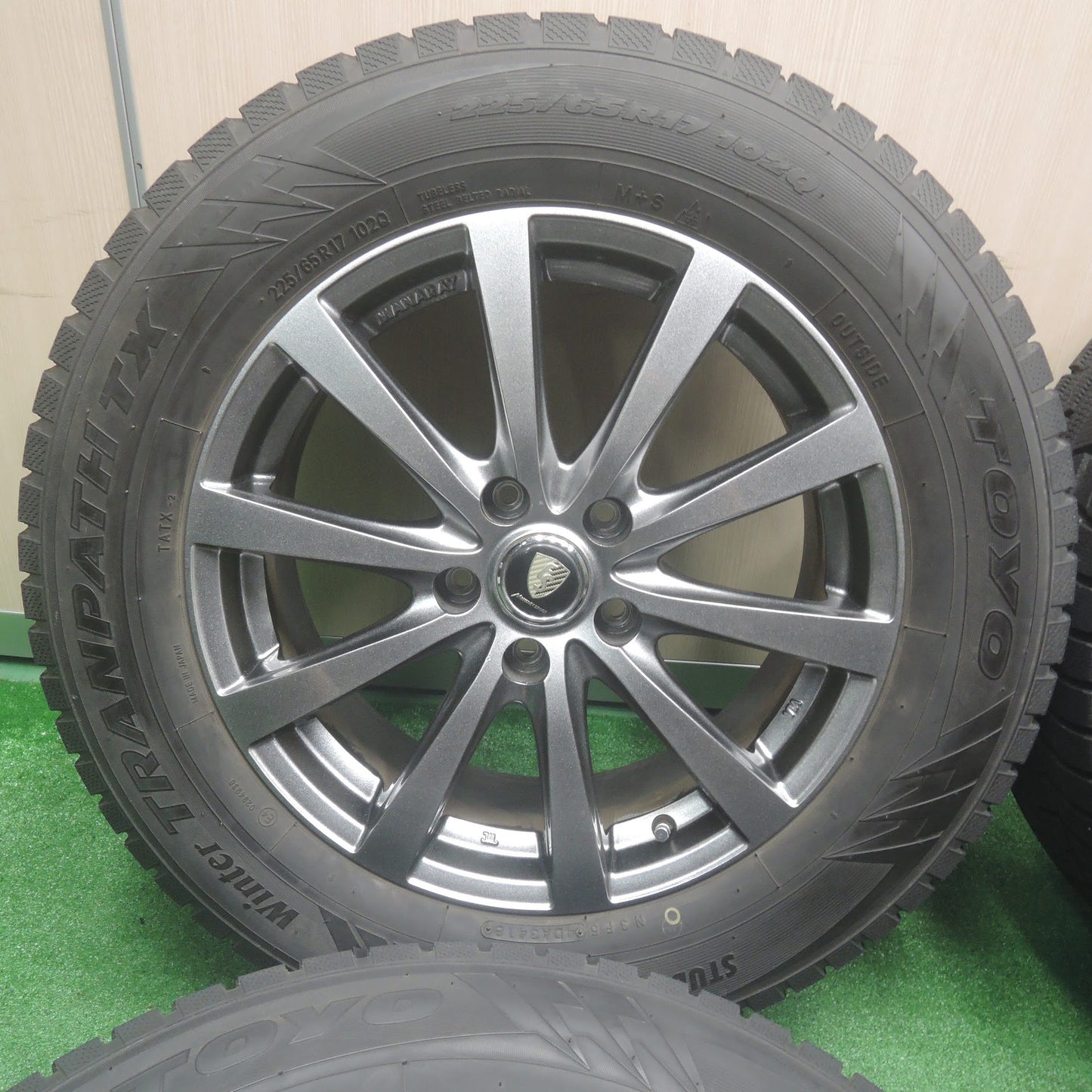 [送料無料]バリ溝！綺麗！9.5分★スタッドレス 225/65R17 トーヨー ウインタートランパス TX MANARAY SPORT マナレイスポーツ 17インチ PCD114.3/5H★3092007SYス