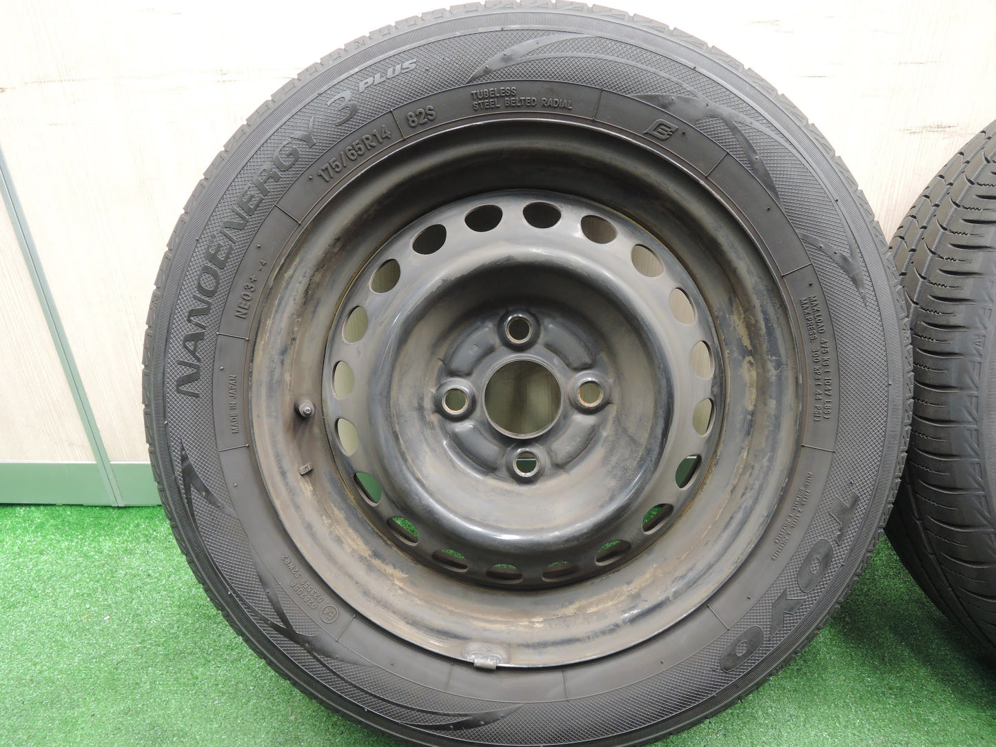 [送料無料]バリ溝！9分★175/65R14 トーヨー ナノエナジー3 プラス スチール ホイール 14インチ PCD100/4H★3111103HAノ