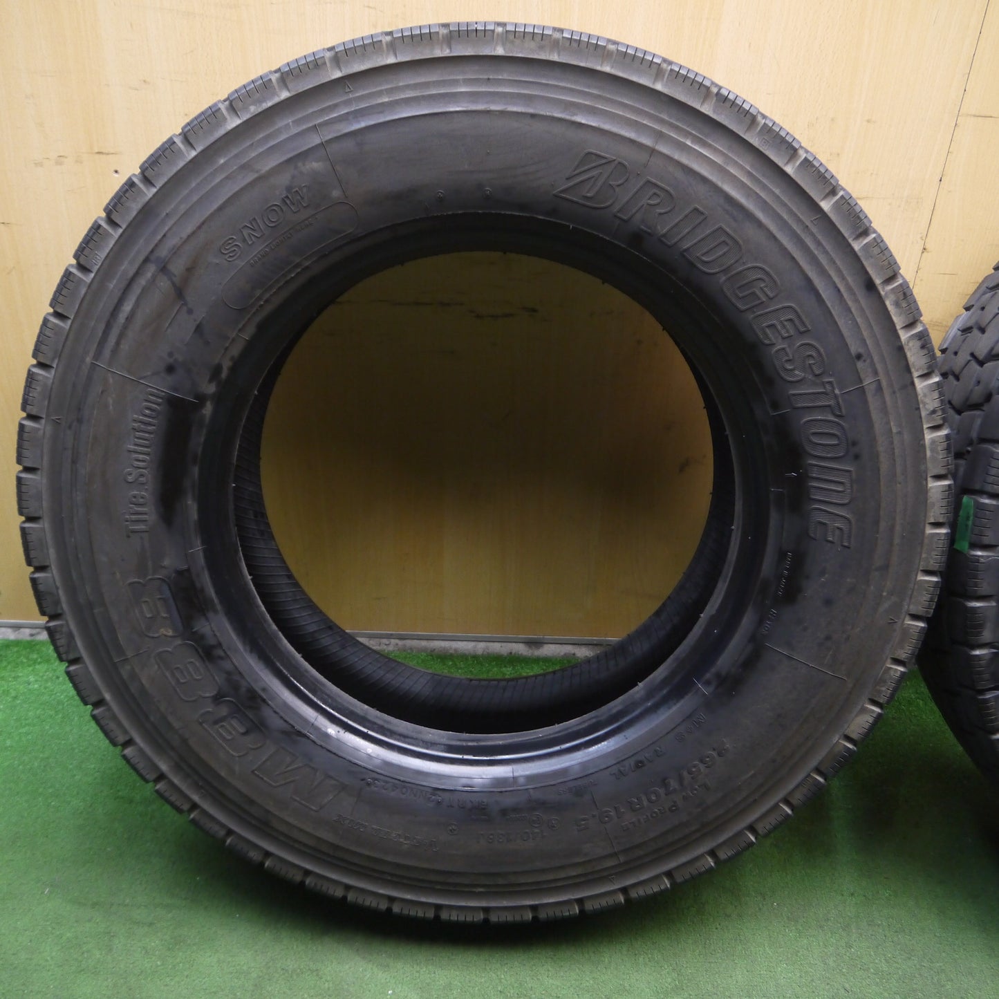 *送料無料*バリ溝！23年！9.5分★トラック タイヤ 265/70R19.5 140/138J ブリヂストン M888 ミックス オールシーズン 19.5インチ★3121102クスタ