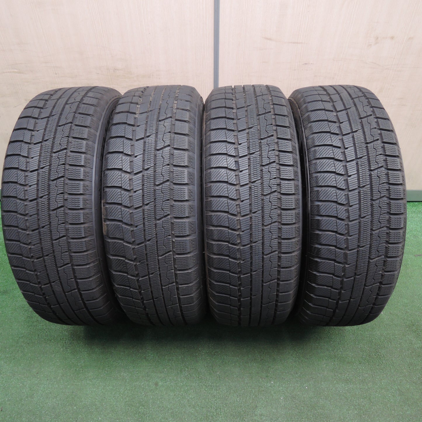 *送料無料* バリ溝！キレイ！9.5分★スタッドレス 215/60R17 トーヨー ウインター トランパス TX Laffite ラフィット 17インチ PCD114.3/5H★4030502TNス