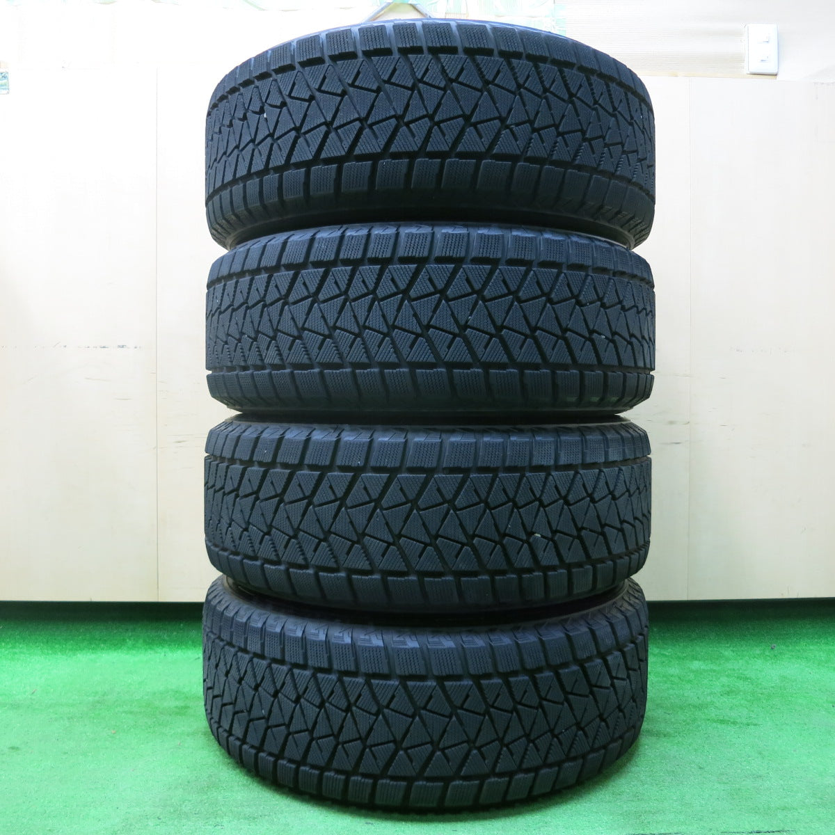 *送料無料*バリ溝！キレイ！9.5分以上★スタッドレス KEELER 265/60R18 ブリヂストン ブリザック DM-V2 キーラー 18インチ PCD139.7/6H★3120601イス