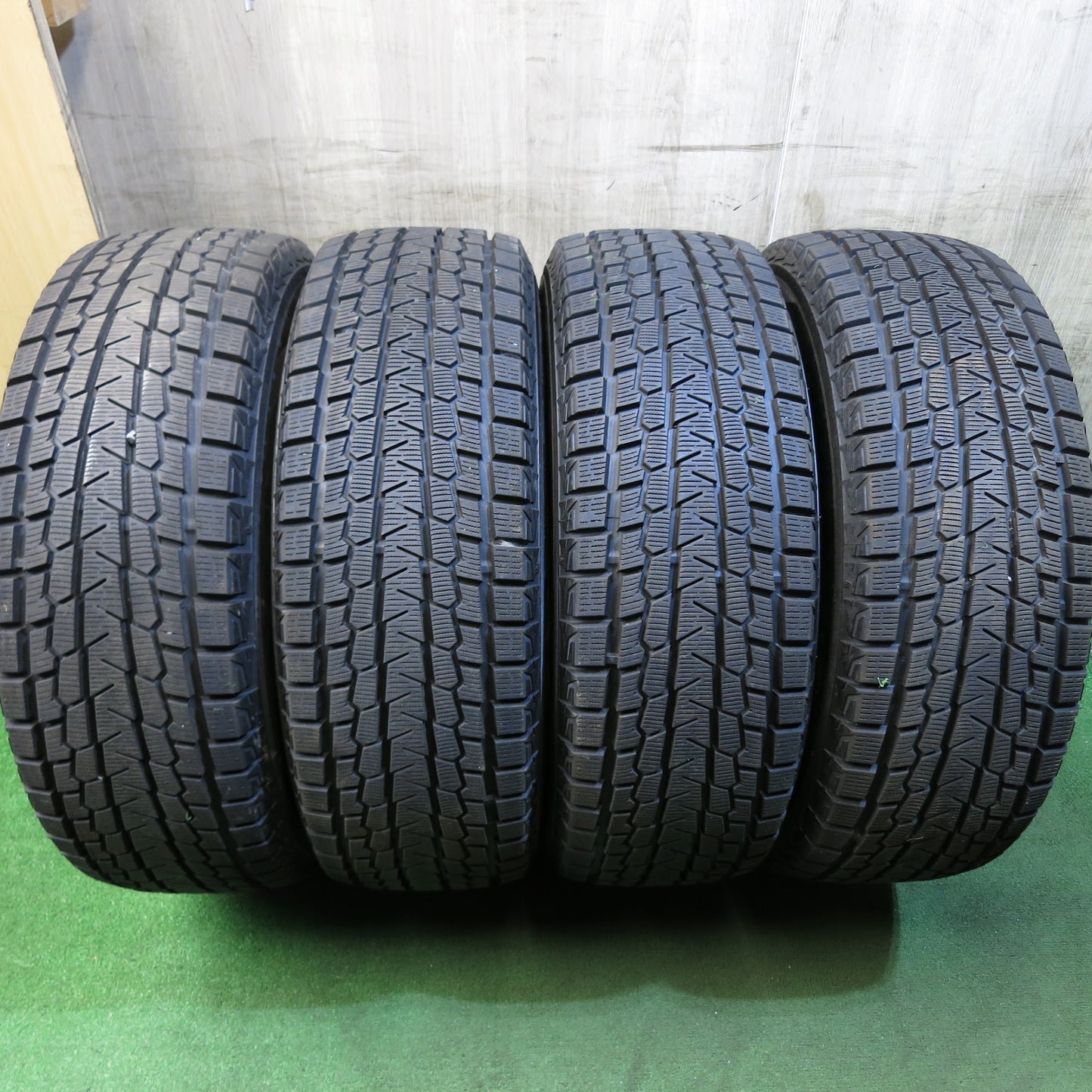 [送料無料]バリ溝！ほぼ10分★スタッドレス 245/70R16 ヨコハマ アイスガード G075 タイヤ 16インチ プラド ビッグホーン テラノ パジェロ 等★3040403Hスタ