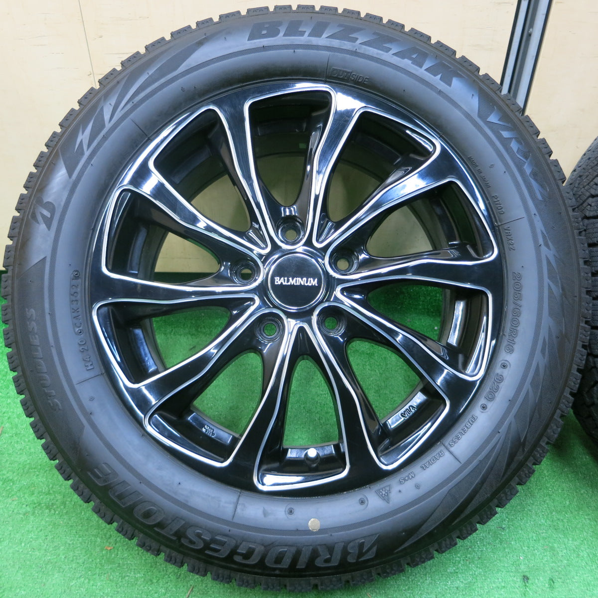 *送料無料*バリ溝！21年！キレイ！9.5分★スタッドレス 205/60R16 ブリヂストン ブリザック VRX2 BALMINUM バルミナ 16インチ PCD114.3/5H★3120509イス