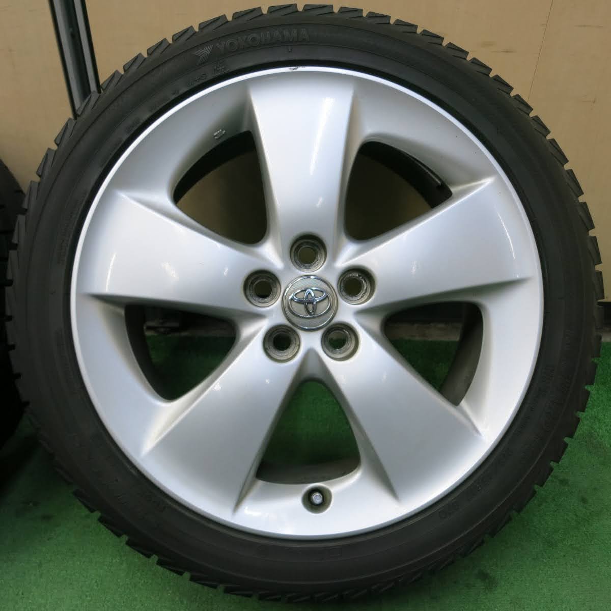 [送料無料]4本価格★トヨタ 30系 プリウス ツーリング 純正 215/45R17 スタッドレス ヨコハマ アイスガード iG30 17インチ PCD100/5H★3072416イス