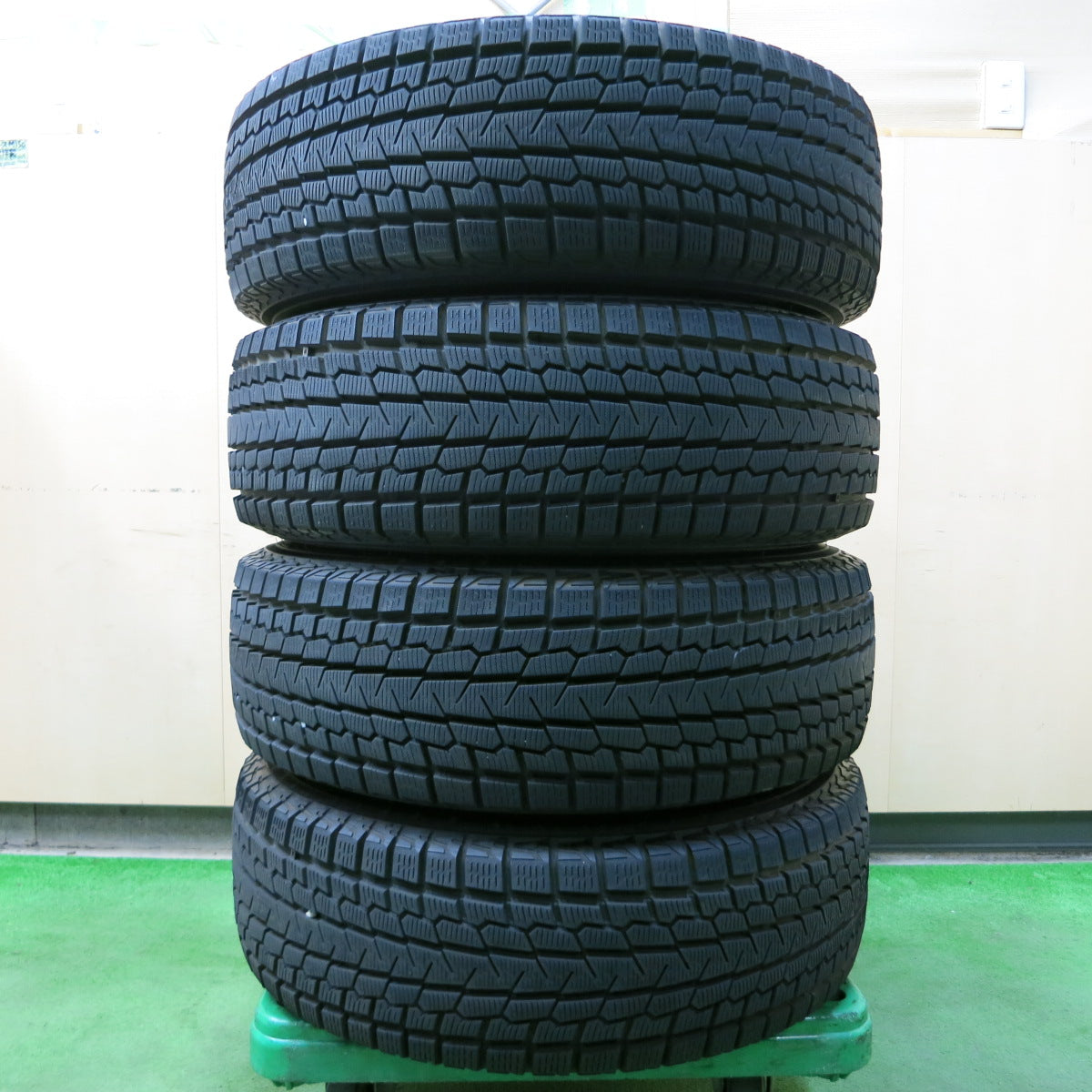 *送料無料*バリ溝！20年！ほぼ10分★スタッドレス 215/70R15 ヨコハマ アイスガード G075 Reverline リバーライン 15インチ PCD114.3/5H★3102003イス