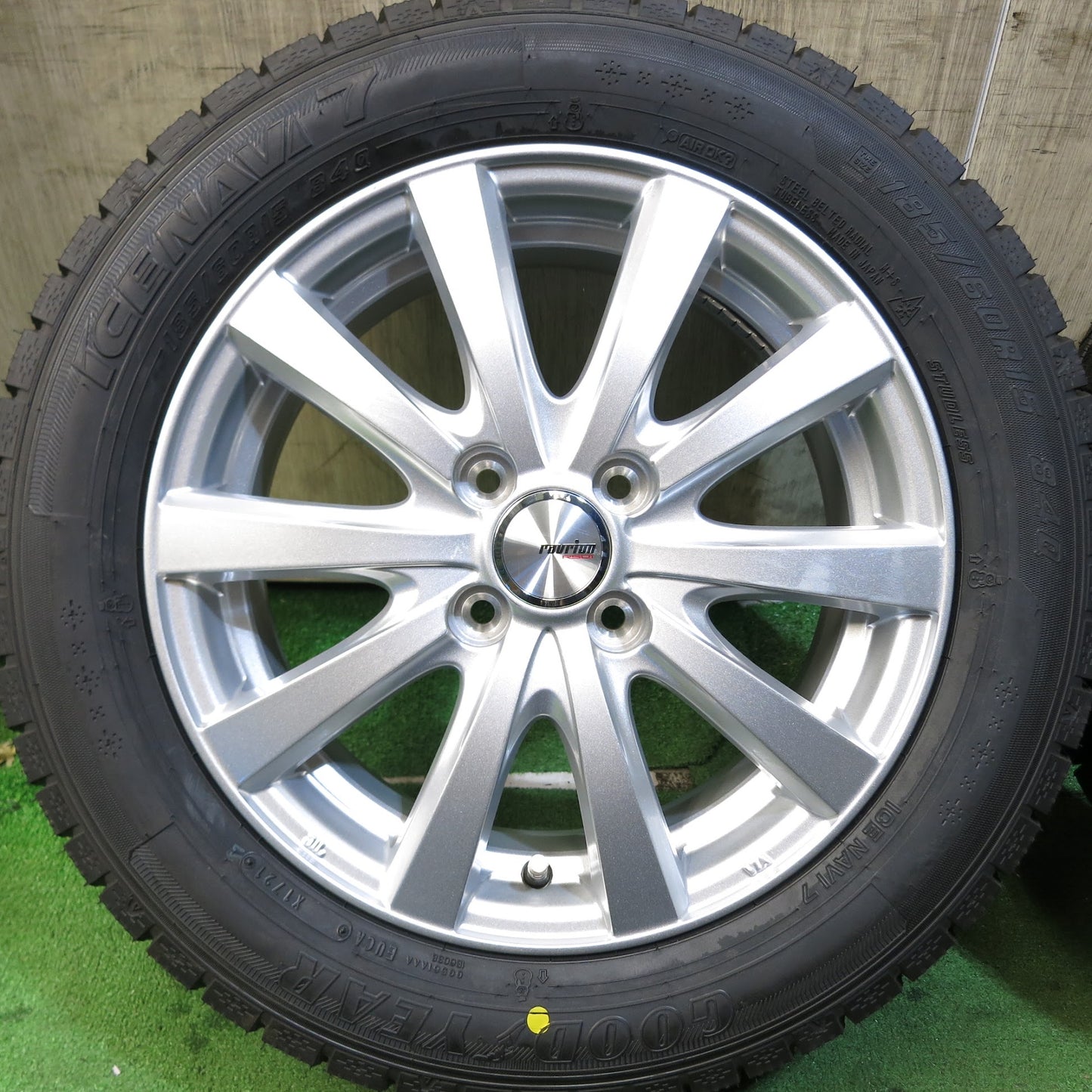 [送料無料]未使用！21年★スタッドレス 185/60R15 グッドイヤー アイスナビ7 ravrion RS01 ラブリオン 15インチ PCD100/4H★3052205Hス