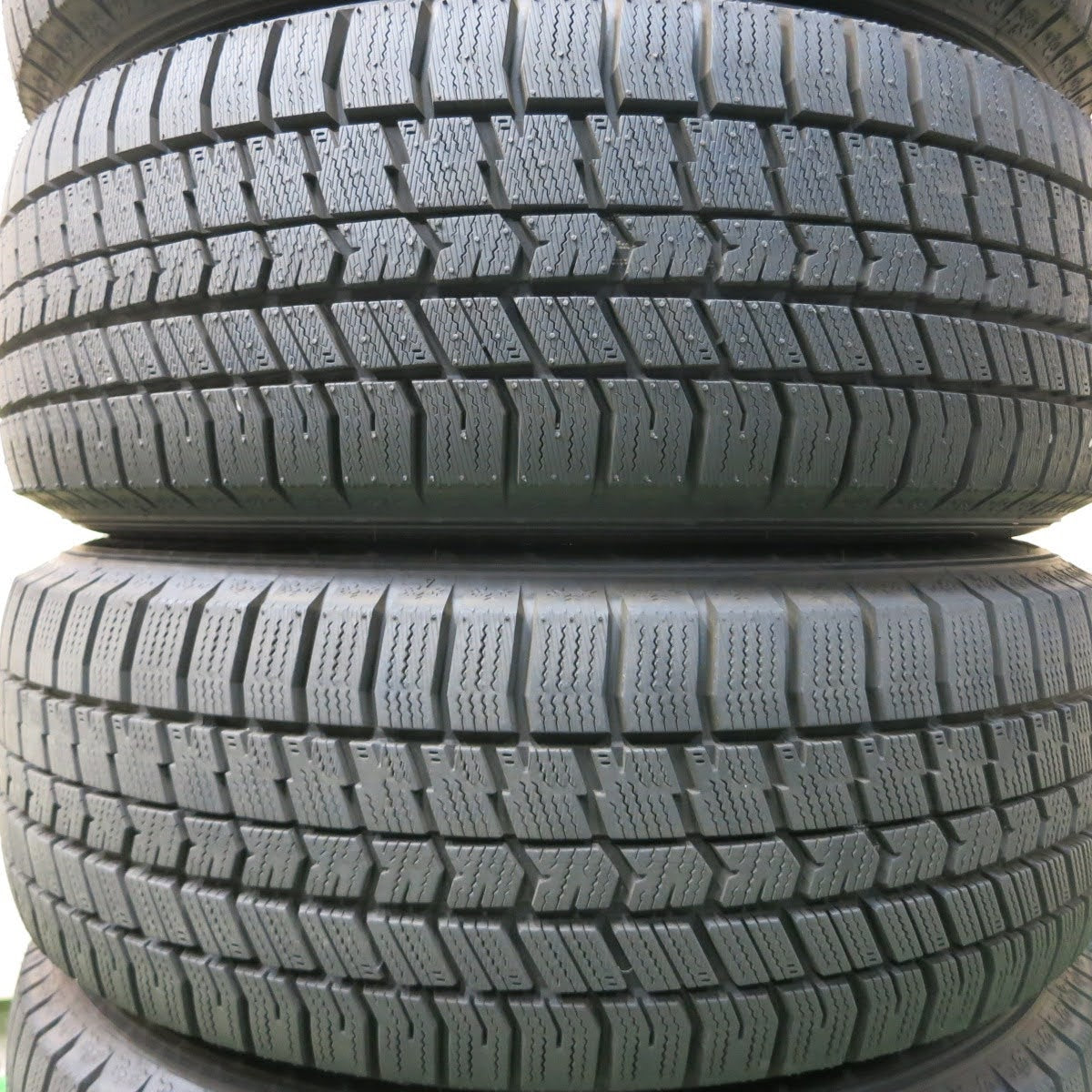 [送料無料]超バリ溝！22年！キレイ！ほぼ10分★スタッドレス 215/60R17 グッドイヤー アイスナビ8 ravrion RS01 ラブリオン 17インチ PCD114.3/5H★3072403イス