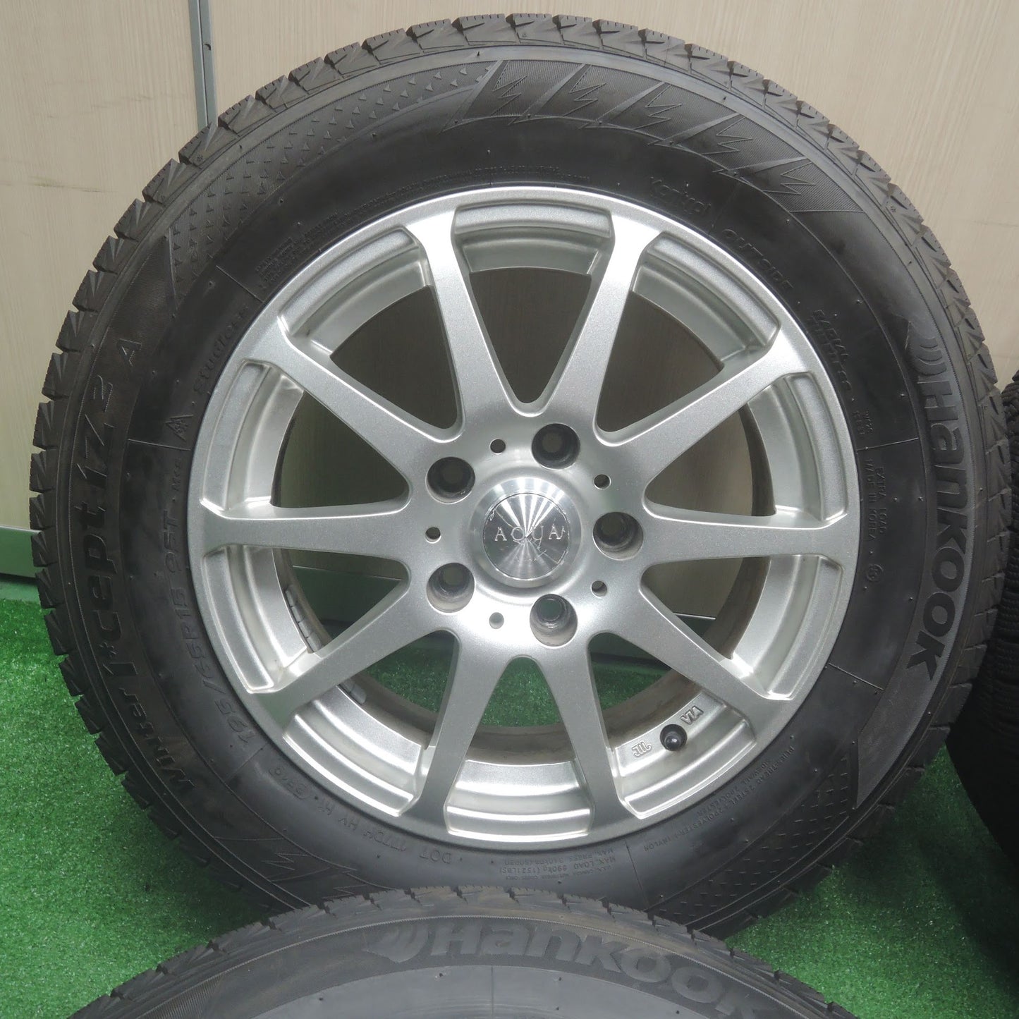 [送料無料]バリ溝！19年！ほぼ10分★スタッドレス 195/65R15 ハンコック ウインター アイセプト IZ2A AQUA I JAK アクア 15インチ PCD114.3/5H★3092002SYス