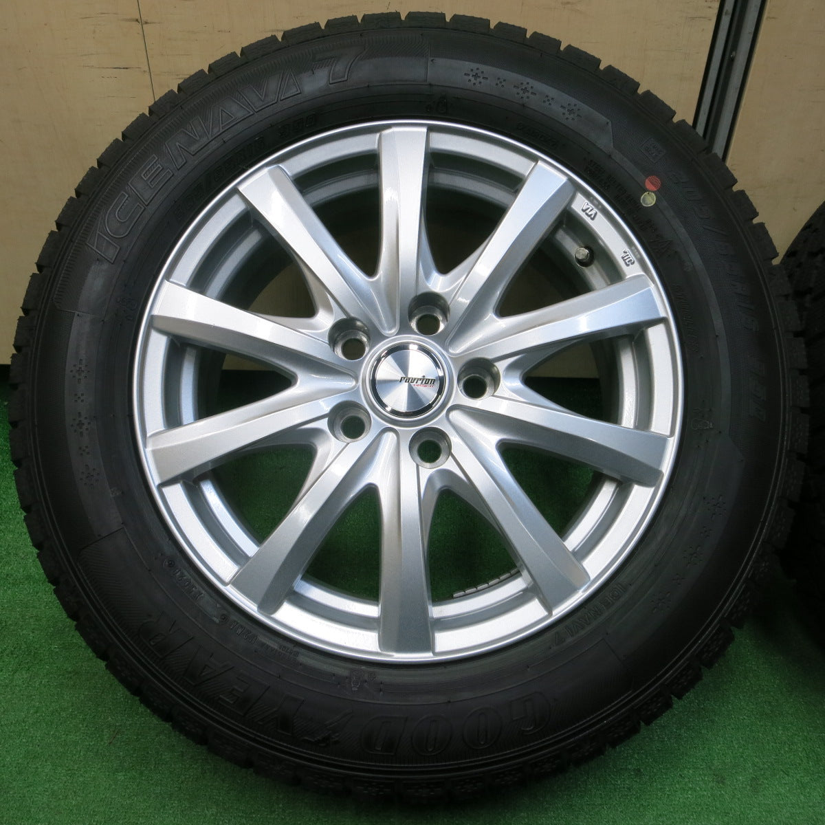 *送料無料*超バリ溝！20年！キレイ！ほぼ10分★スタッドレス 205/65R16 グッドイヤー アイスナビ7 ravrion RS01 ラブリオン 16インチ PCD114.3/5H★3121609イス