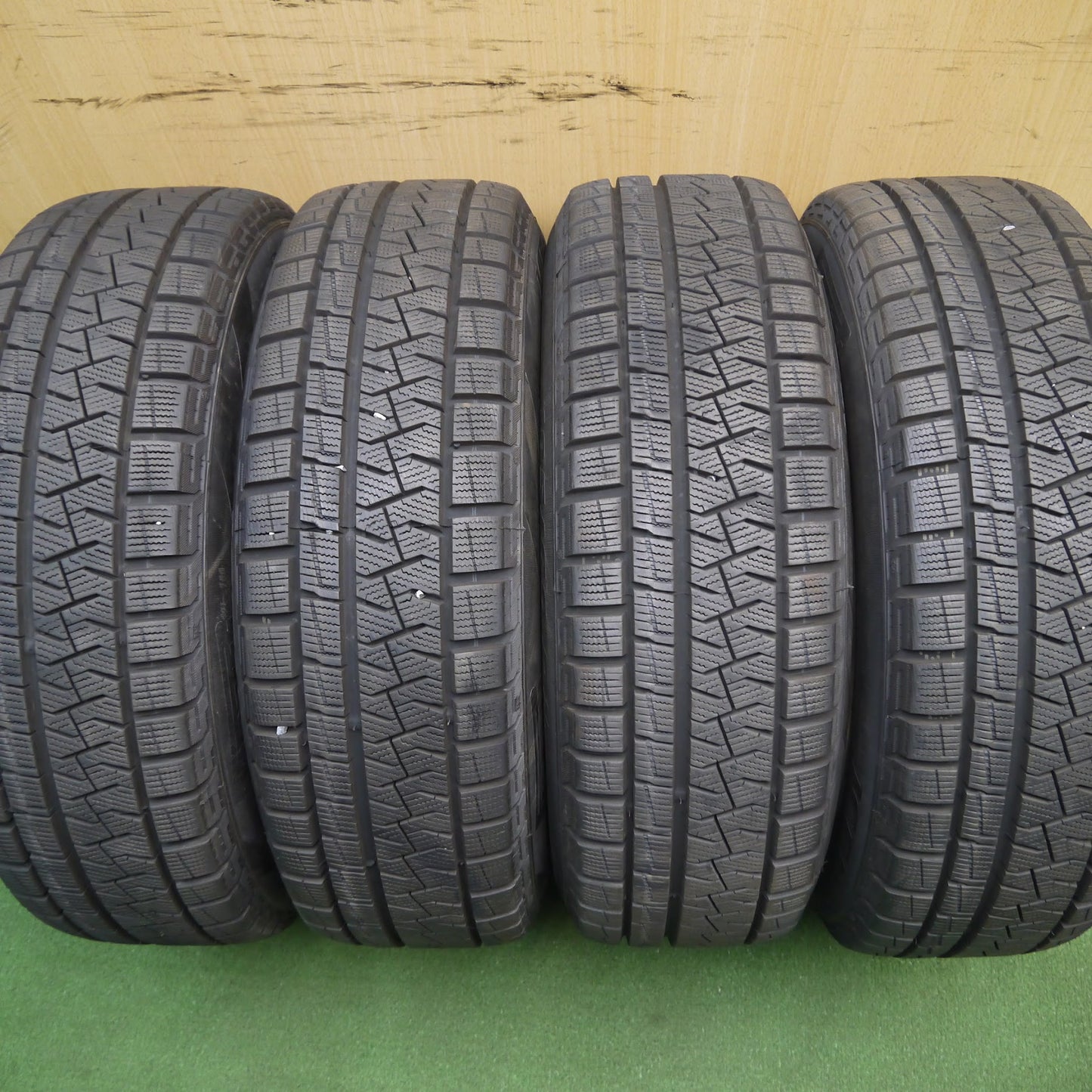 [送料無料]バリ溝！19年！キレイ！9.5分★スタッドレス 185/60R15 ピレリ アイスアシンメトリコ プラス BORBET ボルベット 15インチ PCD100/5H★3071502KAス