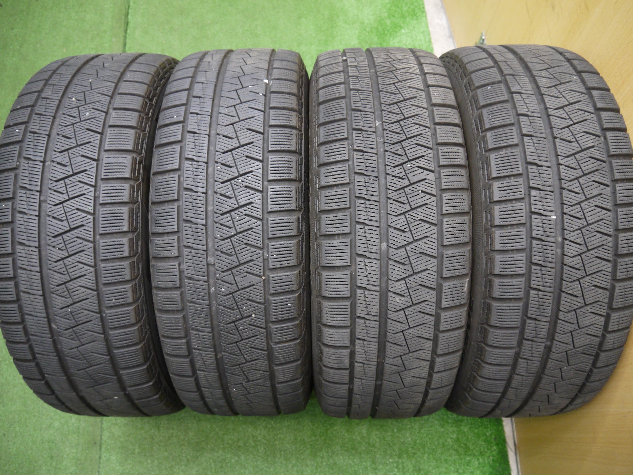 送料無料]キレイ☆ワーゲン アウディ 等 205/55R16 スタッドレス