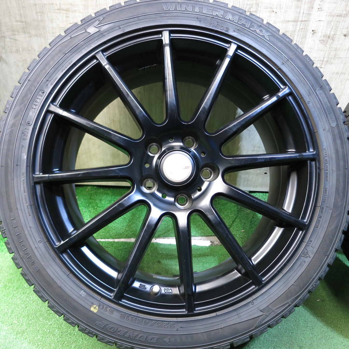 [送料無料]バリ溝！キレイ！9分★スタッドレス 225/45R18 ダンロップ ウインターマックス WM02 AXEL S アクセル 18インチ PCD114.3/5H★3051210Hス