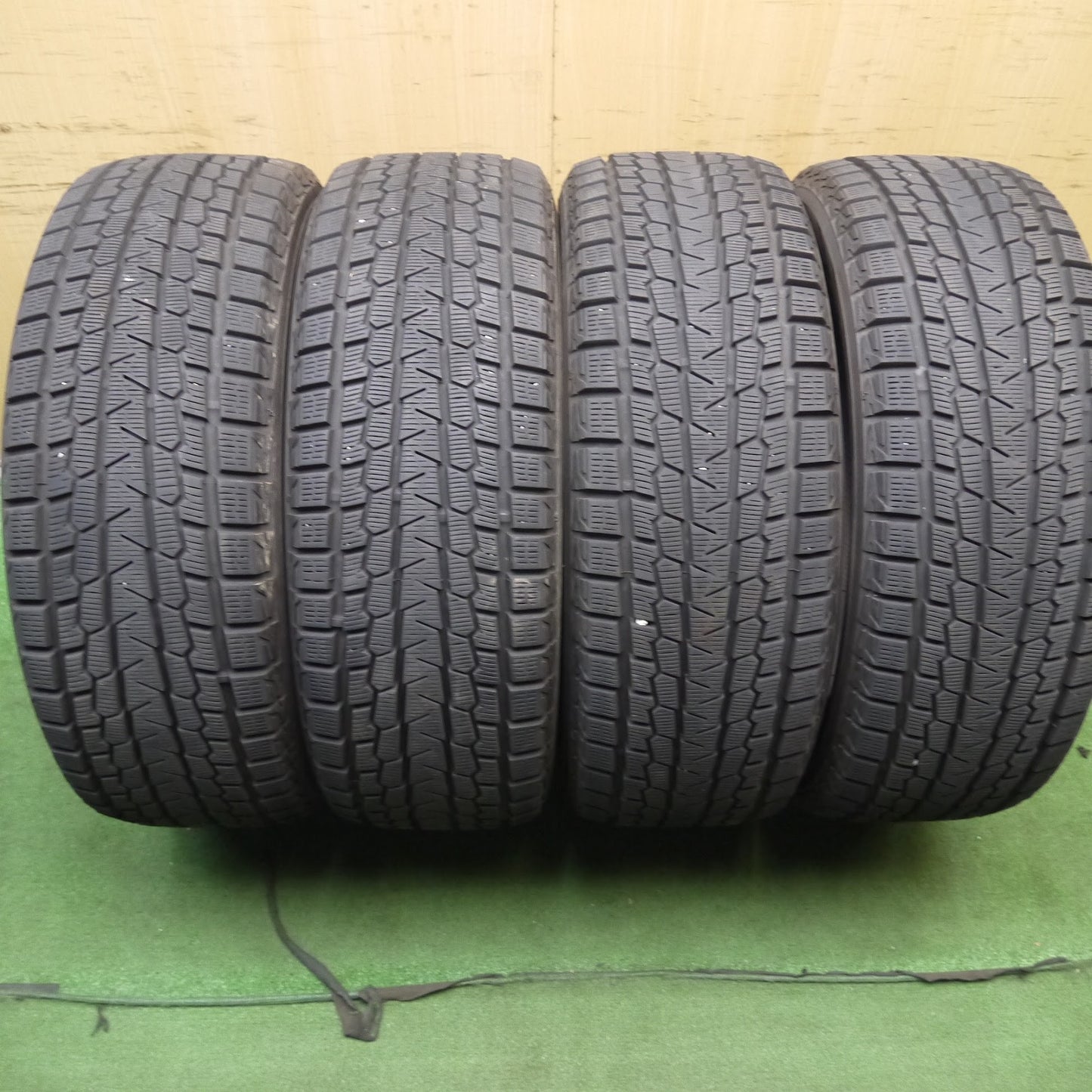 [送料無料]バリ溝！19年！9.5分★スタッドレス 235/55R19 ヨコハマ アイスガード G075 タイヤ 19インチ エクストレイル ベンツ GLC ボルボ XC60 等★3042201クスタ