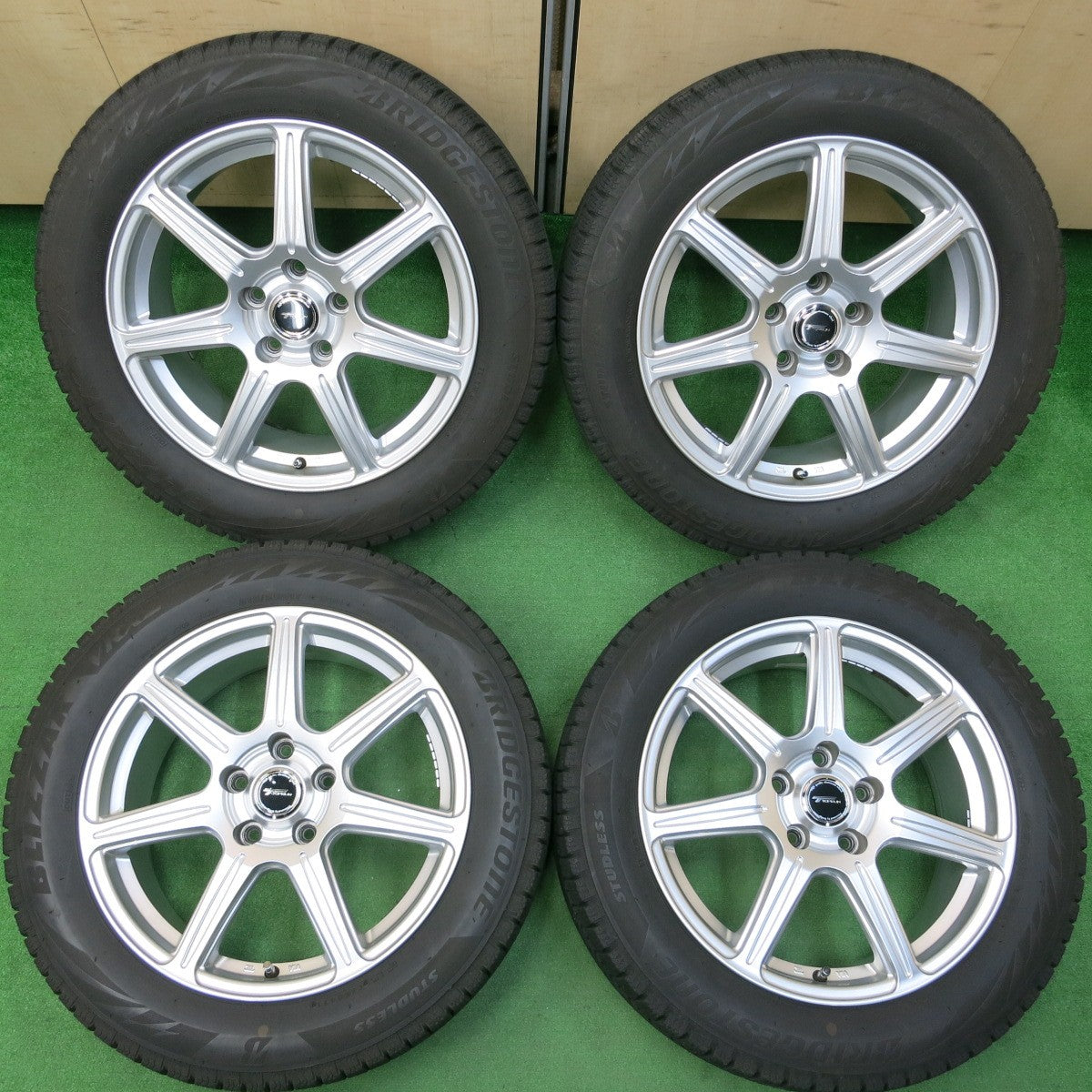 *送料無料*バリ溝！21年！キレイ！9.5分★スタッドレス 215/55R17 ブリヂストン ブリザック VRX2 TOPRUN トップラン 17インチ PCD114.3/5H★4012906イス