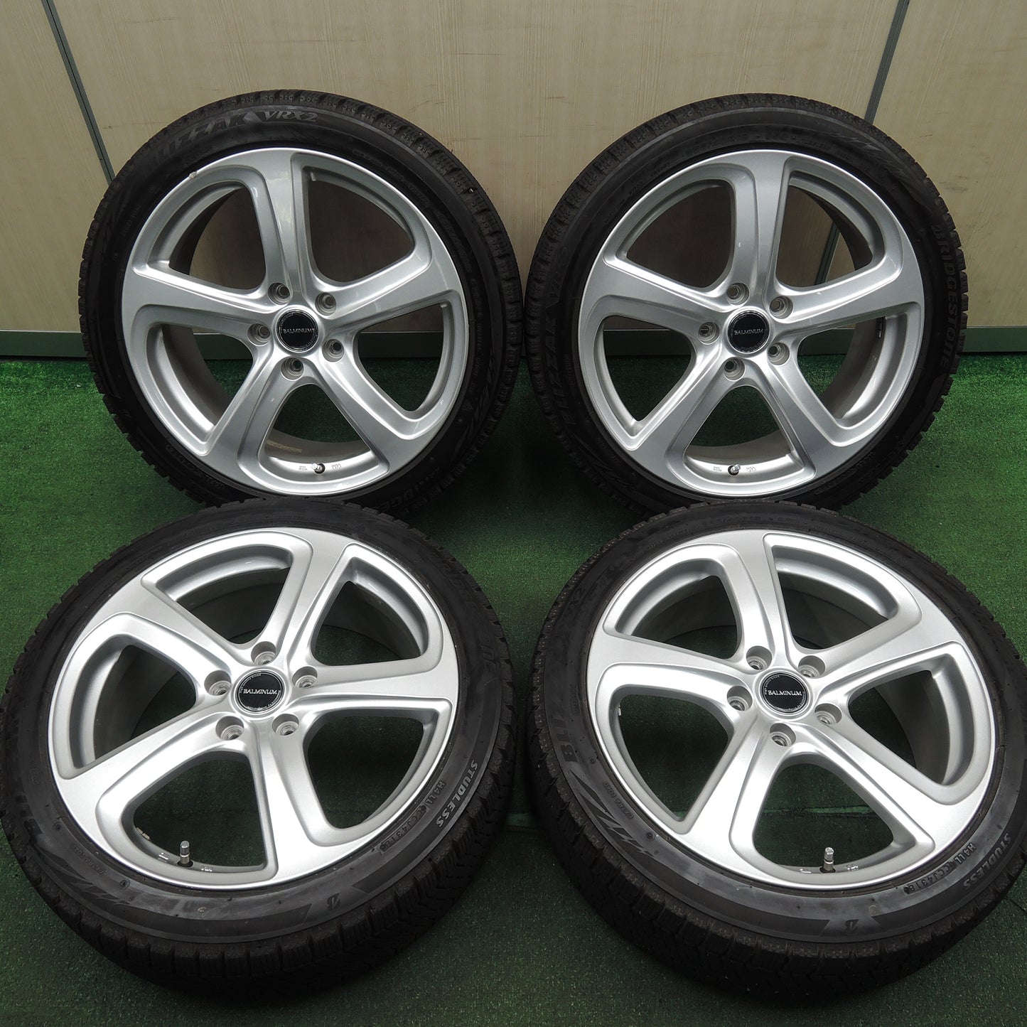 *送料無料*バリ溝！キレイ！9.5分★スタッドレス 235/40R18 ブリヂストン ブリザック VRX2 BALMINUM バルミナ 18インチ PCD114.3/5H★3120304HAス