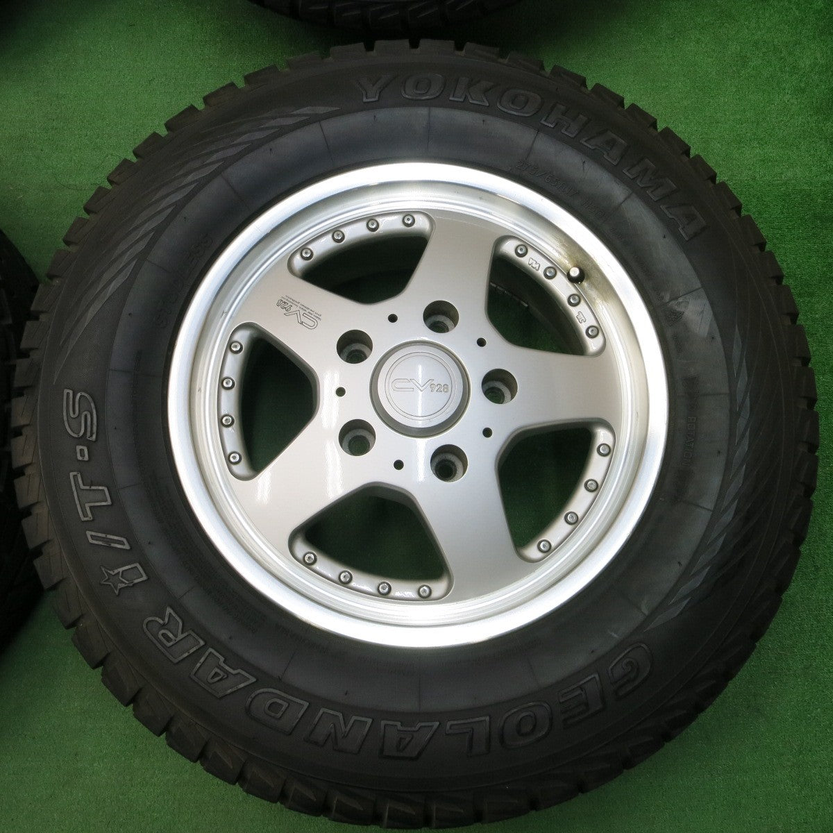 *送料無料* 超バリ溝！ほぼ10分★ランクル 等 275/65R17 スタッドレス ヨコハマ ジオランダー i/T-S CV928 17インチ PCD150/5H★4022604イス