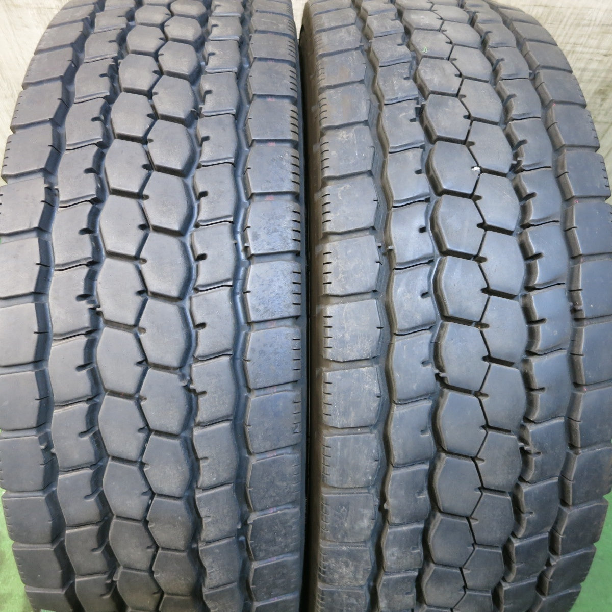 *送料無料*バリ溝！23年！8.5分★トラック タイヤ 245/70R19.5 136/134J ブリヂストン M888 ミックス オールシーズン 19.5インチ★4013008クスタ