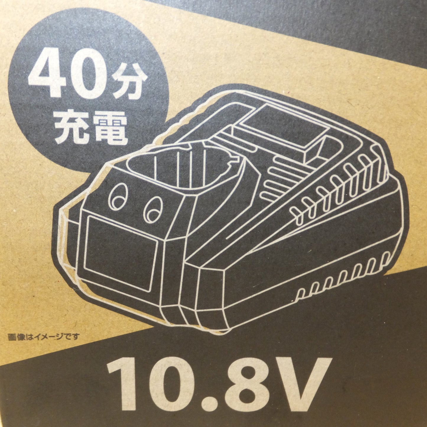 [送料無料] 岐阜発 未使用★DCM 10.8V リチウムイオンバッテリー充電器 T-CH108V　AC100V 50/60Hz 0.75A★