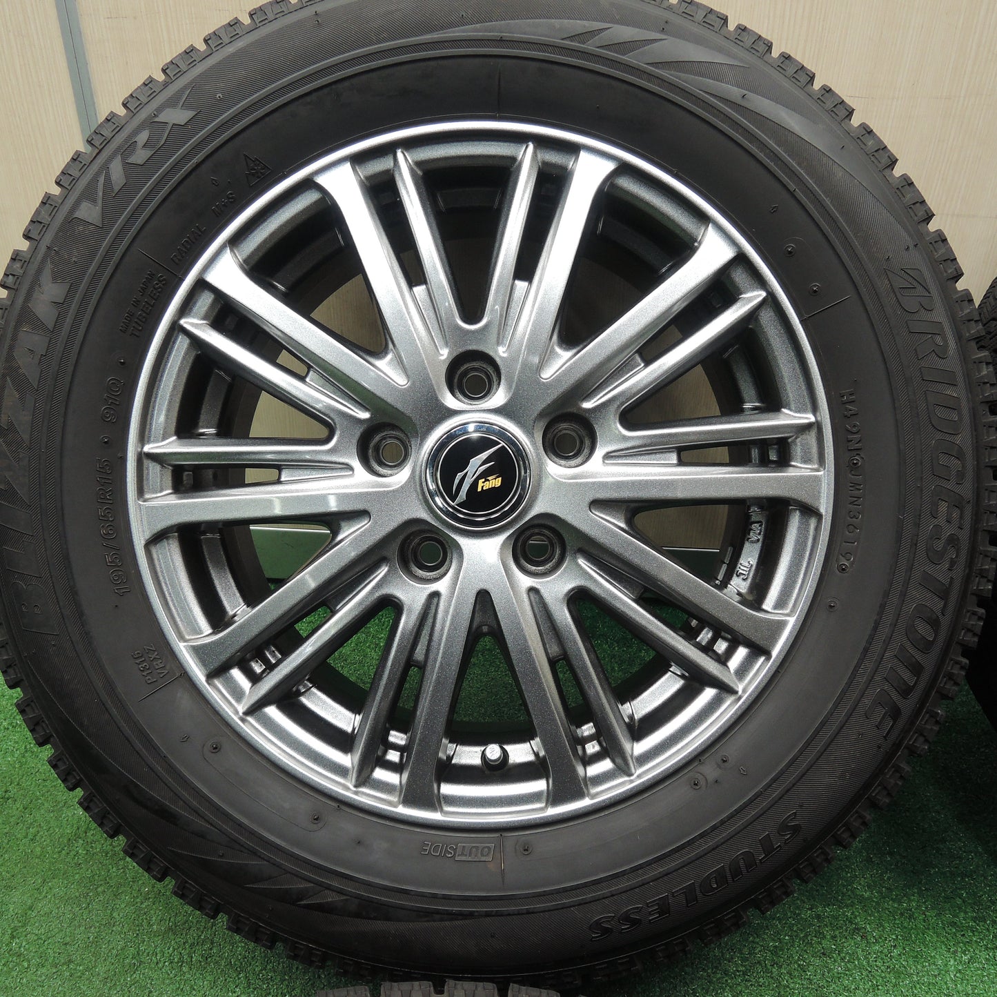 *送料無料*バリ溝！19年！キレイ！9分★スタッドレス 195/65R15 ブリヂストン ブリザック VRX Fang ファング 15インチ PCD114.3/5H★3112409TNス