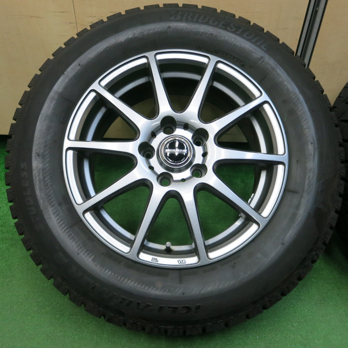 *送料無料* バリ溝！キレイ！9.5分★スタッドレス 215/65R16 ブリヂストン アイスパートナー2 WAREN ヴァーレン 16インチ PCD114.3/5H★4020902イス