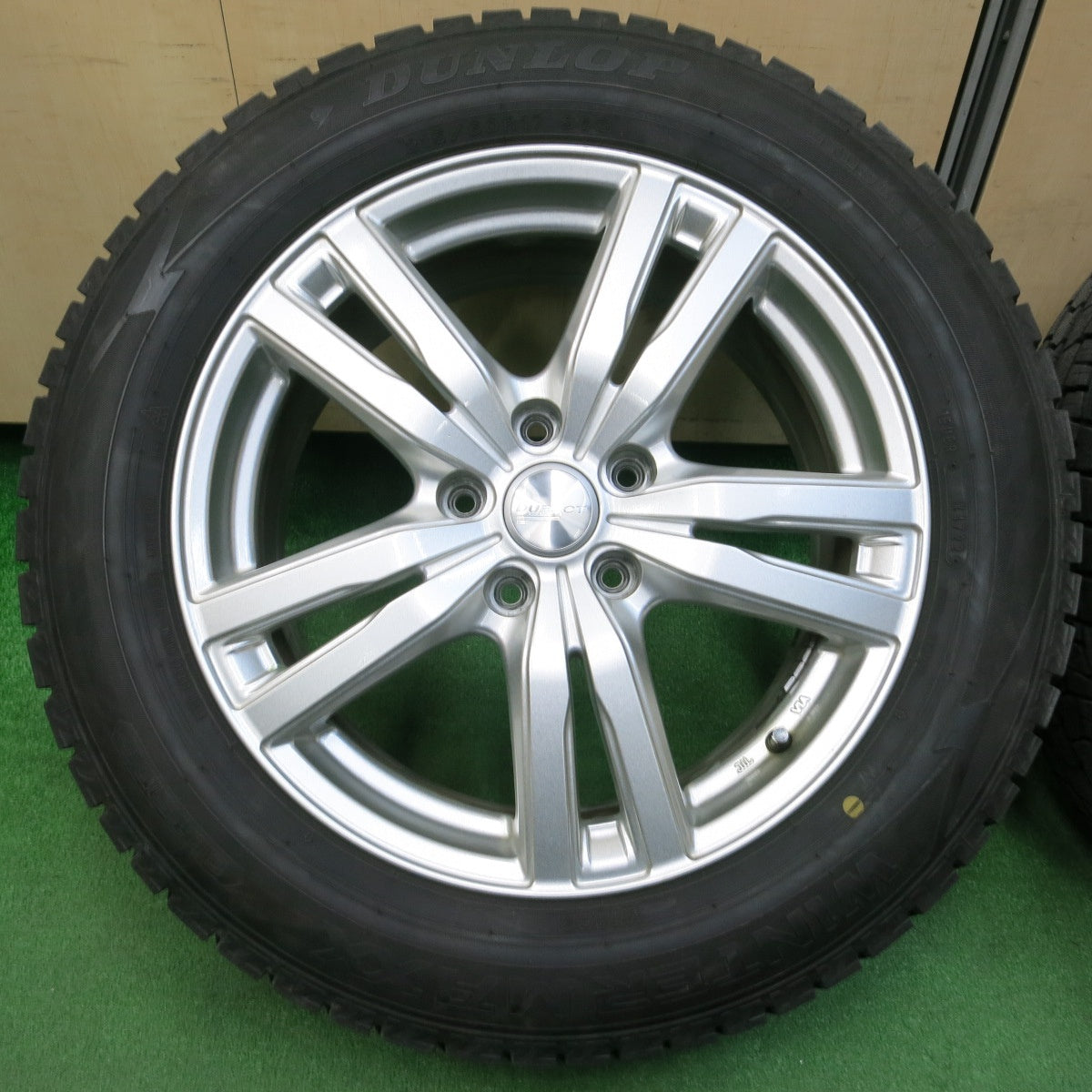 *送料無料* バリ溝！22年！キレイ！ほぼ10分★スタッドレス 215/60R17 ダンロップ ウインターマックス WM02 DUFACT デュファクト 17インチ PCD114.3/5H★4020901イス