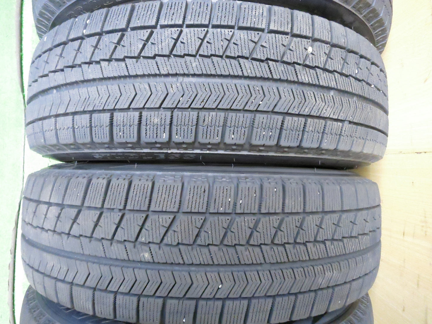 [送料無料]バリ溝！19年！綺麗！9.5分★ワーゲン up 等 IRVINE 165/70R14 スタッドレス ブリヂストン ブリザック VRX アーヴィン PCD100/4H★3011001Hス