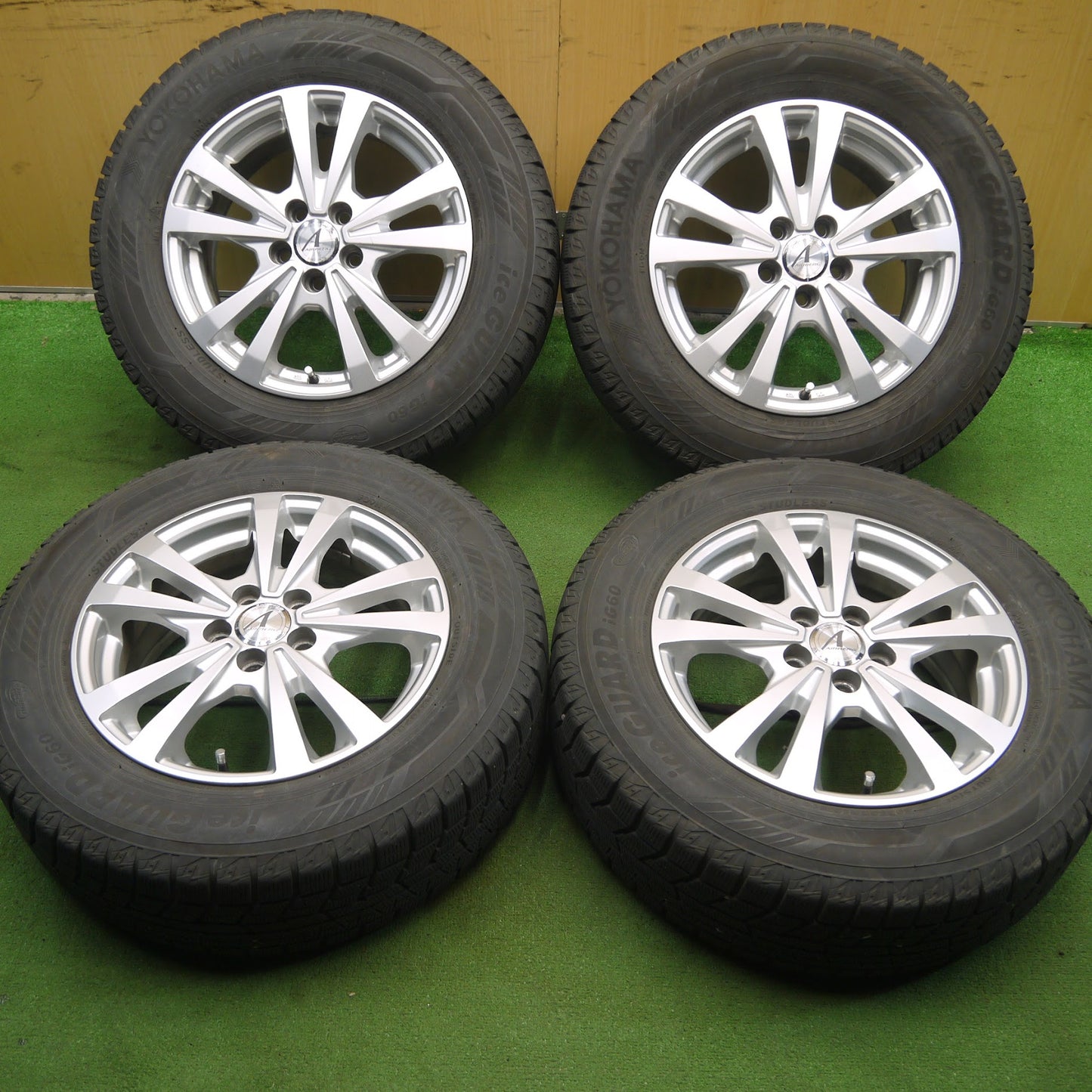 [送料無料]バリ溝！キレイ！9分★プリウス 等 195/65R15 スタッドレス ヨコハマ アイスガード iG60 AIRBERG エアベルグ 15インチ PCD100/5H★3071105Hス