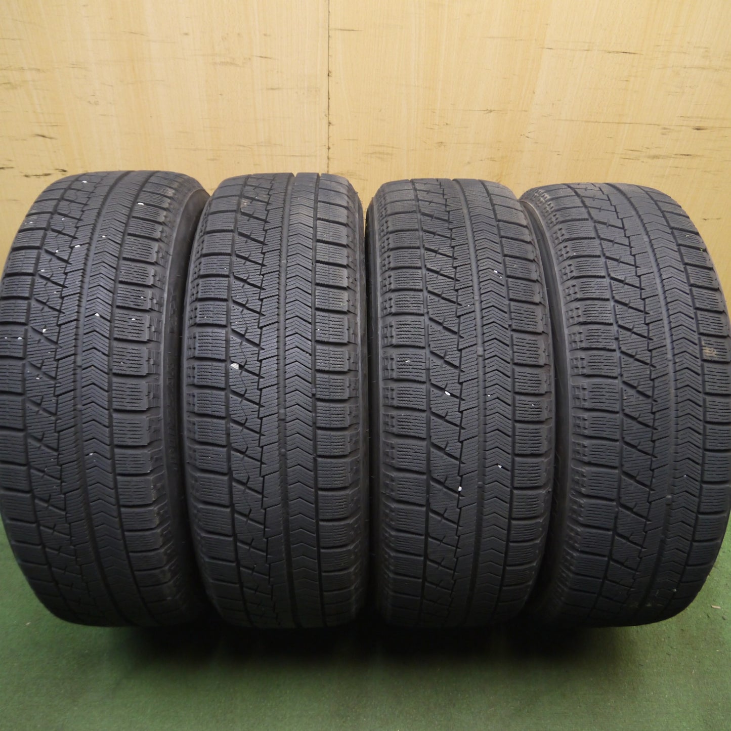 *送料無料*バリ溝！8.5分★スタッドレス 205/60R16 ブリヂストン ブリザック VRX SHAPE 16インチ PCD114.3/5H★4013001Hス