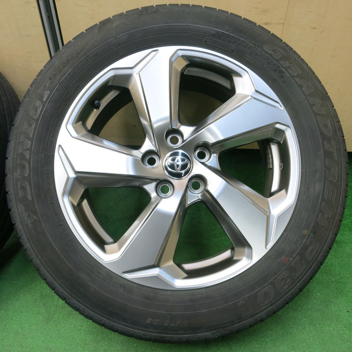 *送料無料* キレイ★トヨタ RAV4 Gグレード 純正 225/60R18 ダンロップ グラントレック PT30 18インチ  PCD114.3/5H★4030102イノ