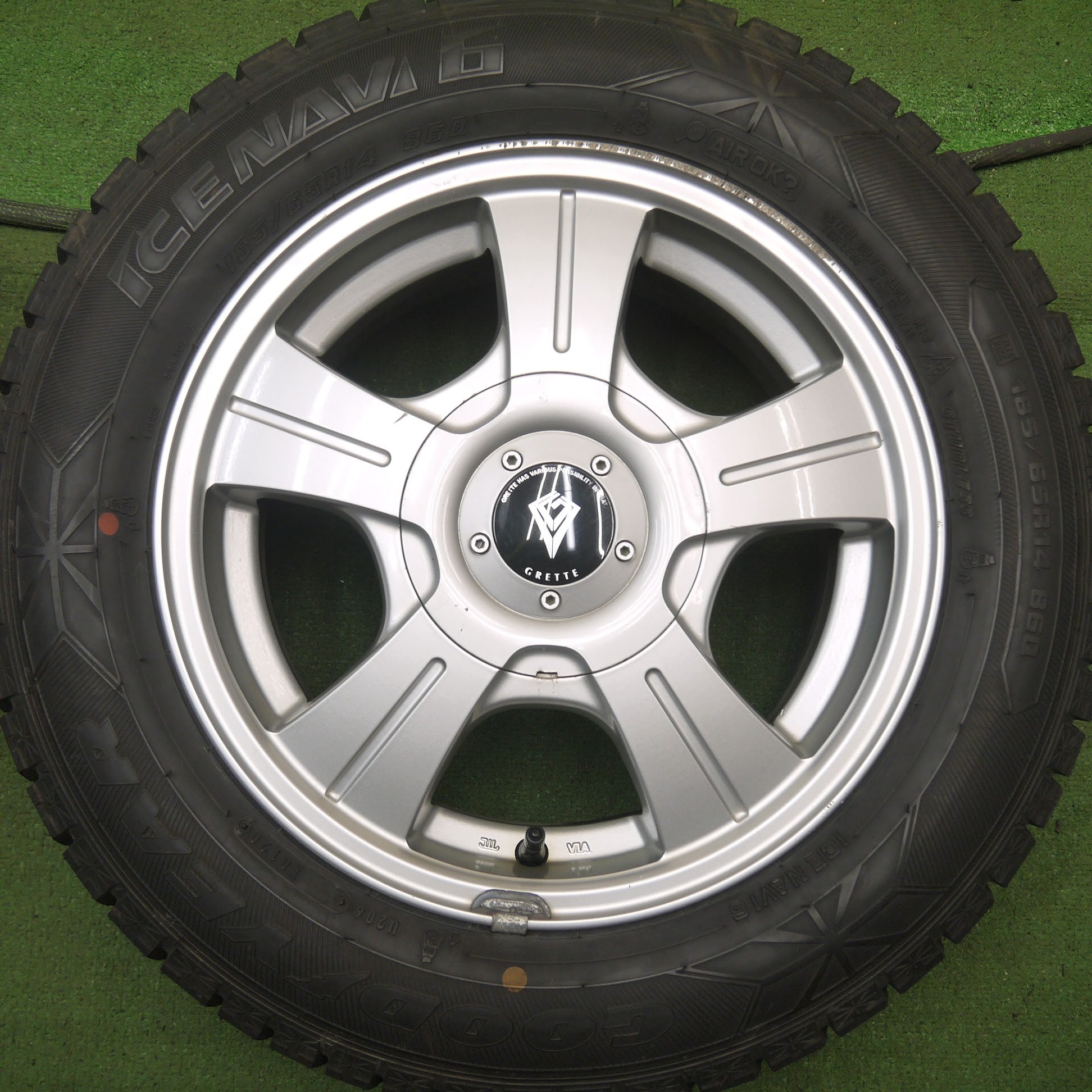 送料無料]バリ溝！20年！9.5分以上☆スタッドレス 185/65R14