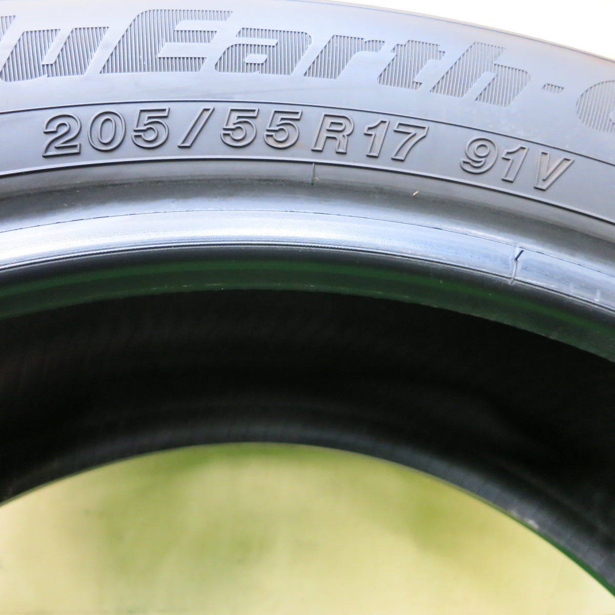 *送料無料*バリ溝！23年！ほぼ10分★205/55R17 ヨコハマ BluEarth-GT AE51 タイヤ 17インチ ノア ヴォクシー  ステップワゴン等★4012210イノタ