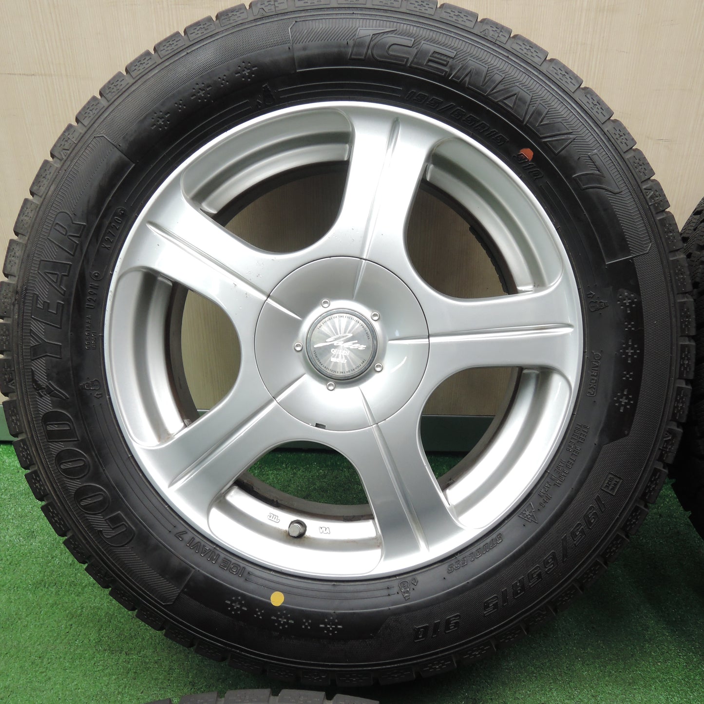 *送料無料*バリ溝！20年！キレイ！9分★スタッドレス 195/65R15 グッドイヤー アイスナビ7 JOKER QUEEN ジョーカー 15インチ PCD114.3/5H★3121604TNス