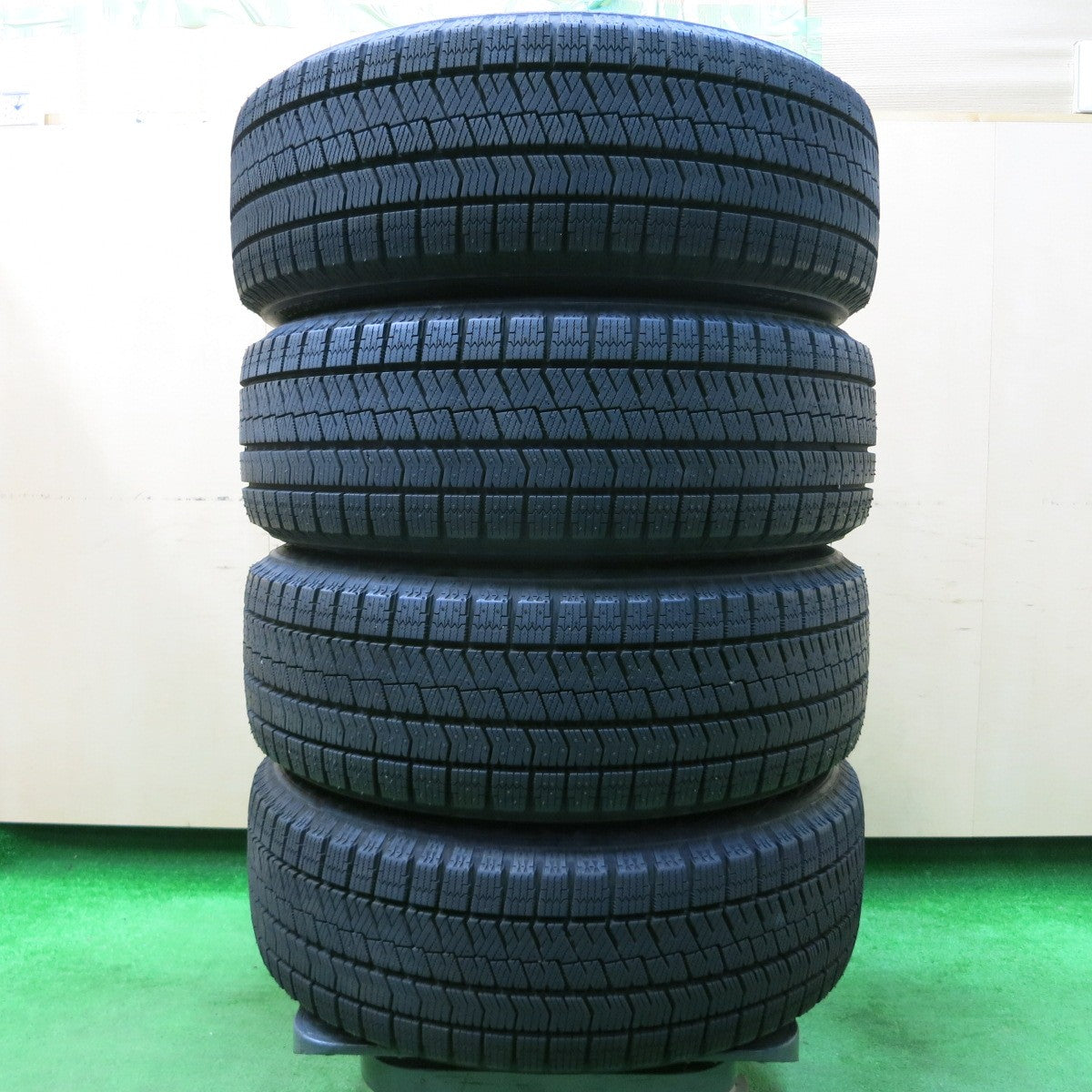 *送料無料*超バリ溝！22年！キレイ！ほぼ10分★トヨタ プリウスα 純正 205/60R16 スタッドレス ブリヂストン ブリザック VRX2 16インチ PCD114.3/5H★4013108イス