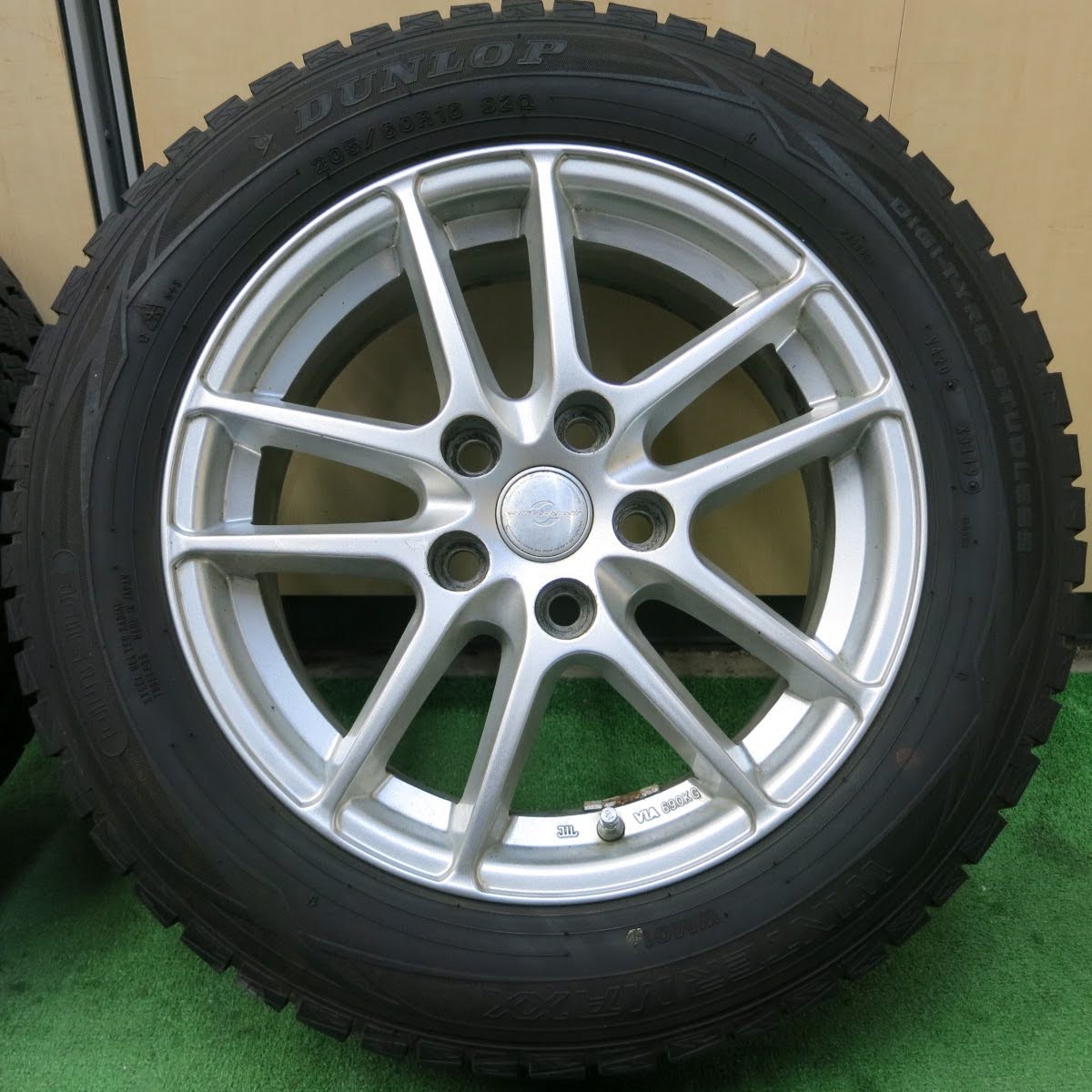 [送料無料]バリ溝！19年！9.5分★スタッドレス 205/60R16 ダンロップ ウインターマックス WM01 ENERGY LiNE エナジーライン 16インチ PCD114.3/5H★3071704イス